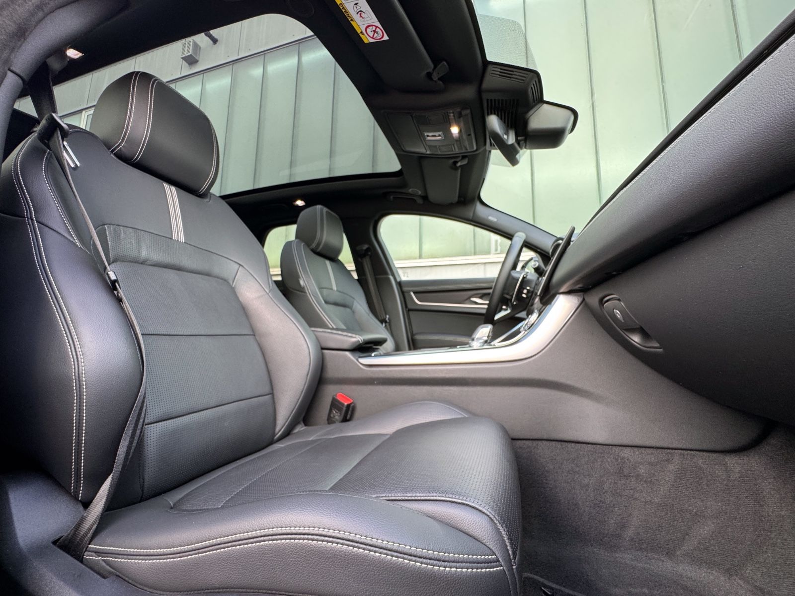 Fahrzeugabbildung Jaguar XF Sportbrake D200 AWD R-Dynamic Black*PANO|AHK*