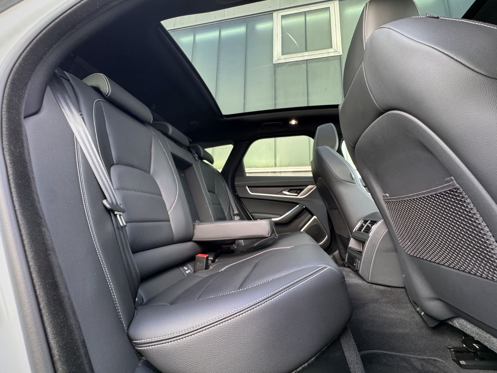 Fahrzeugabbildung Jaguar XF Sportbrake D200 AWD R-Dynamic Black*PANO|AHK*