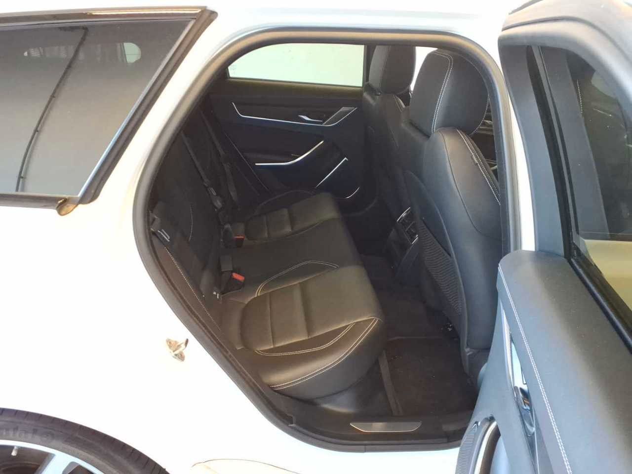 Fahrzeugabbildung Jaguar XF Sportbrake D200 AWD R-Dynamic Black*PANO|AHK*