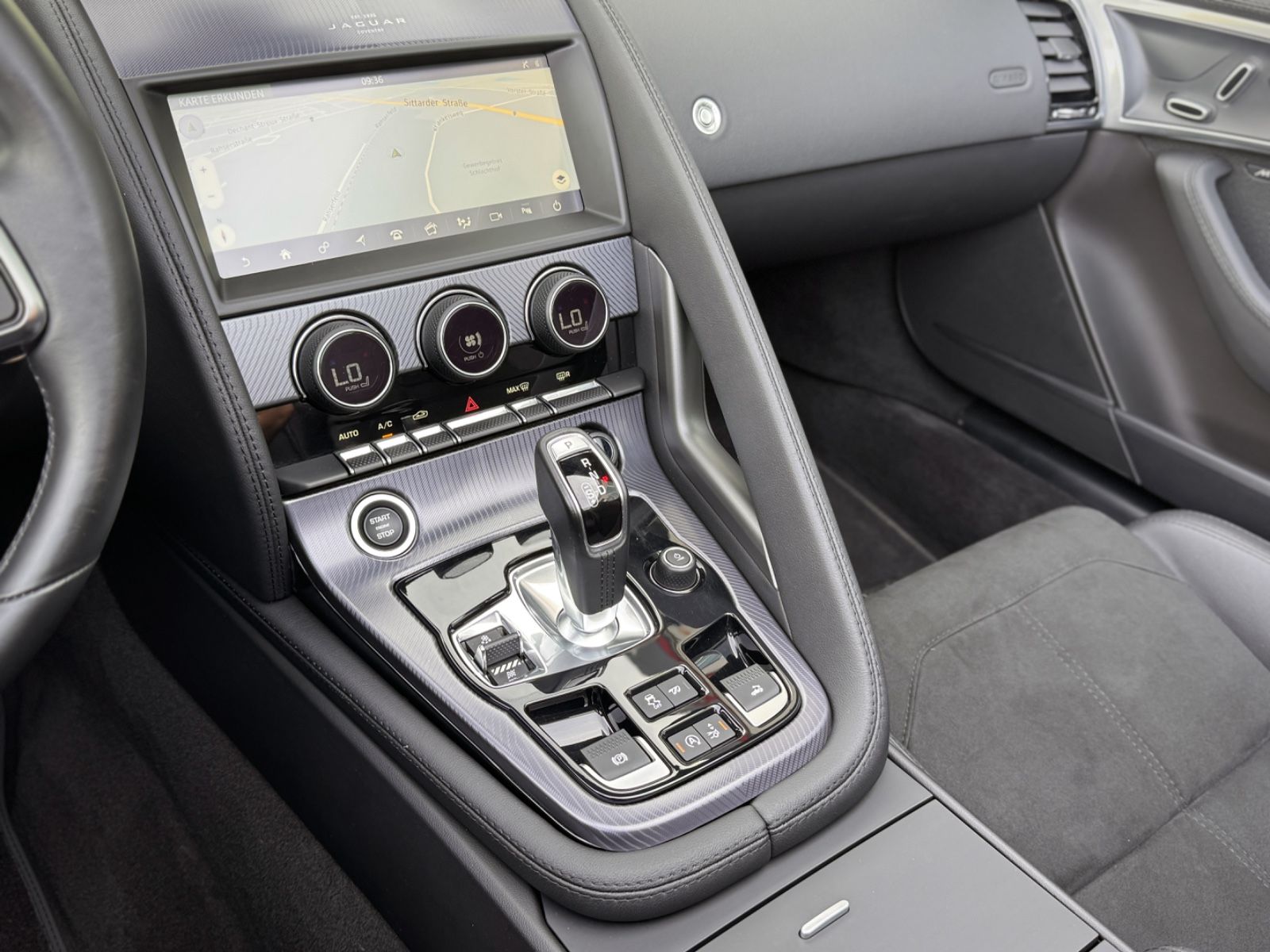Fahrzeugabbildung Jaguar F-Type P300 Cabriolet R-Dynamic*NAVI|LED|1.HAND*