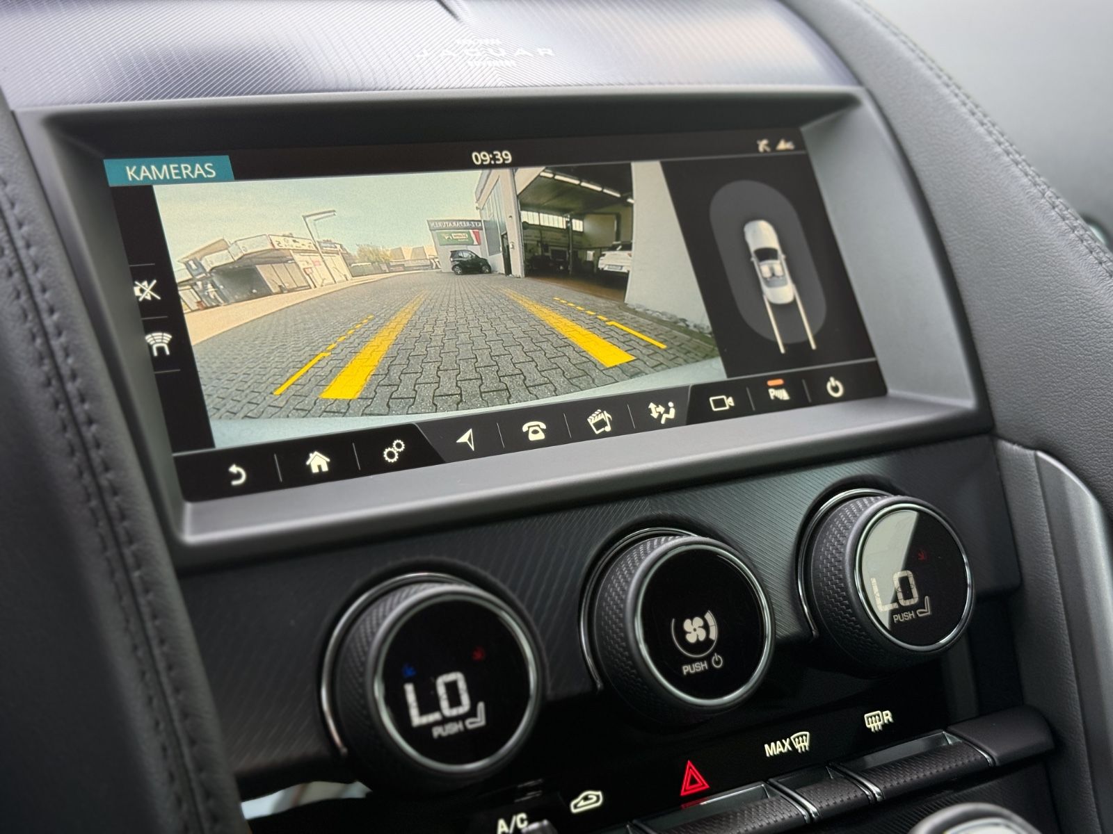 Fahrzeugabbildung Jaguar F-Type P300 Cabriolet R-Dynamic*NAVI|LED|1.HAND*