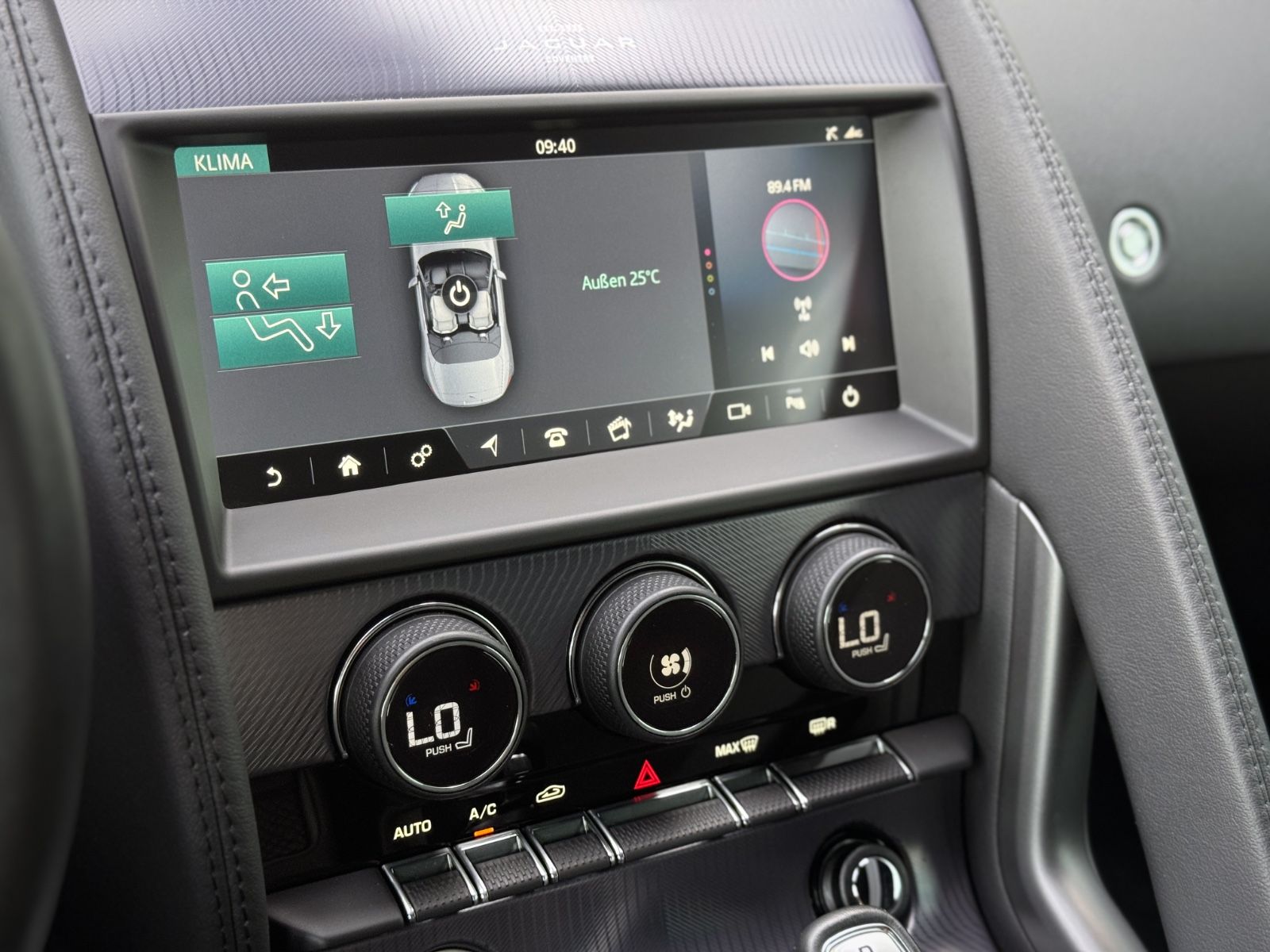 Fahrzeugabbildung Jaguar F-Type P300 Cabriolet R-Dynamic*NAVI|LED|1.HAND*