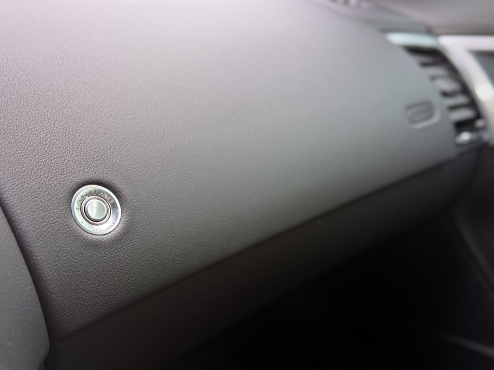Fahrzeugabbildung Jaguar F-Type P300 Cabriolet R-Dynamic*NAVI|LED|1.HAND*