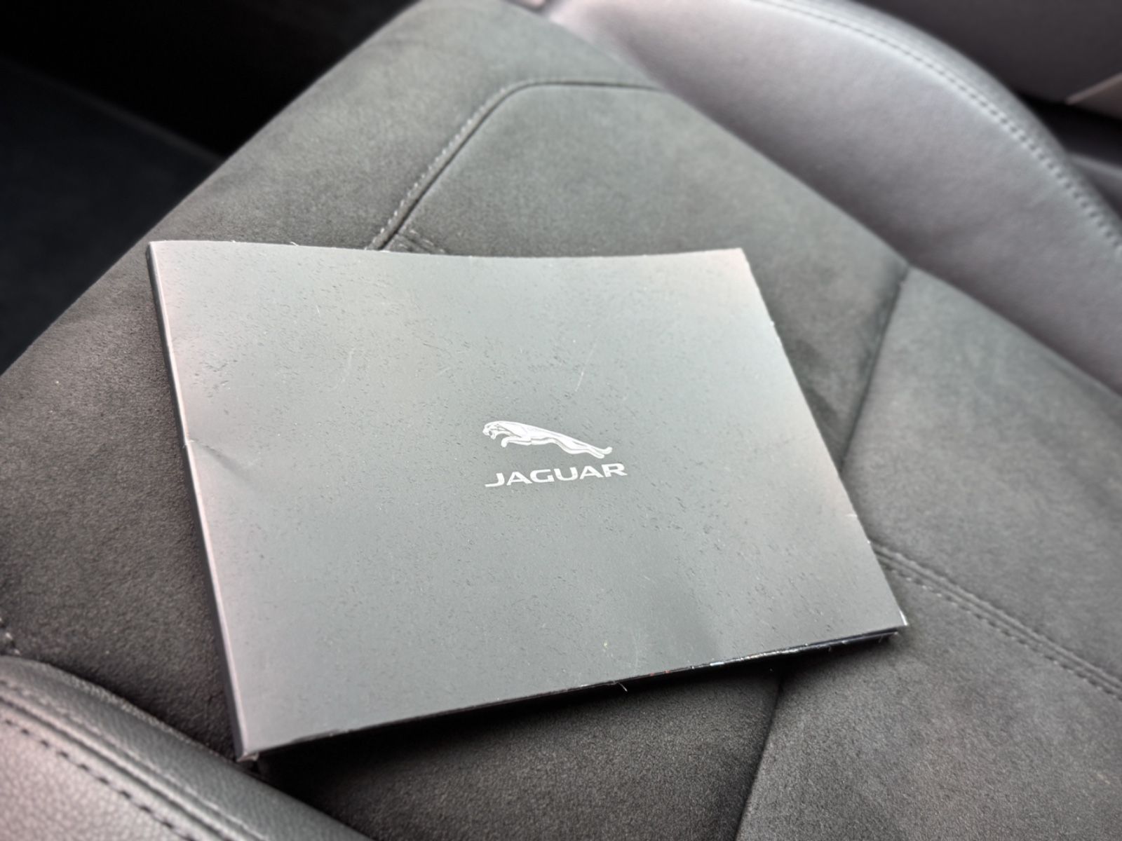 Fahrzeugabbildung Jaguar F-Type P300 Cabriolet R-Dynamic*NAVI|LED|1.HAND*