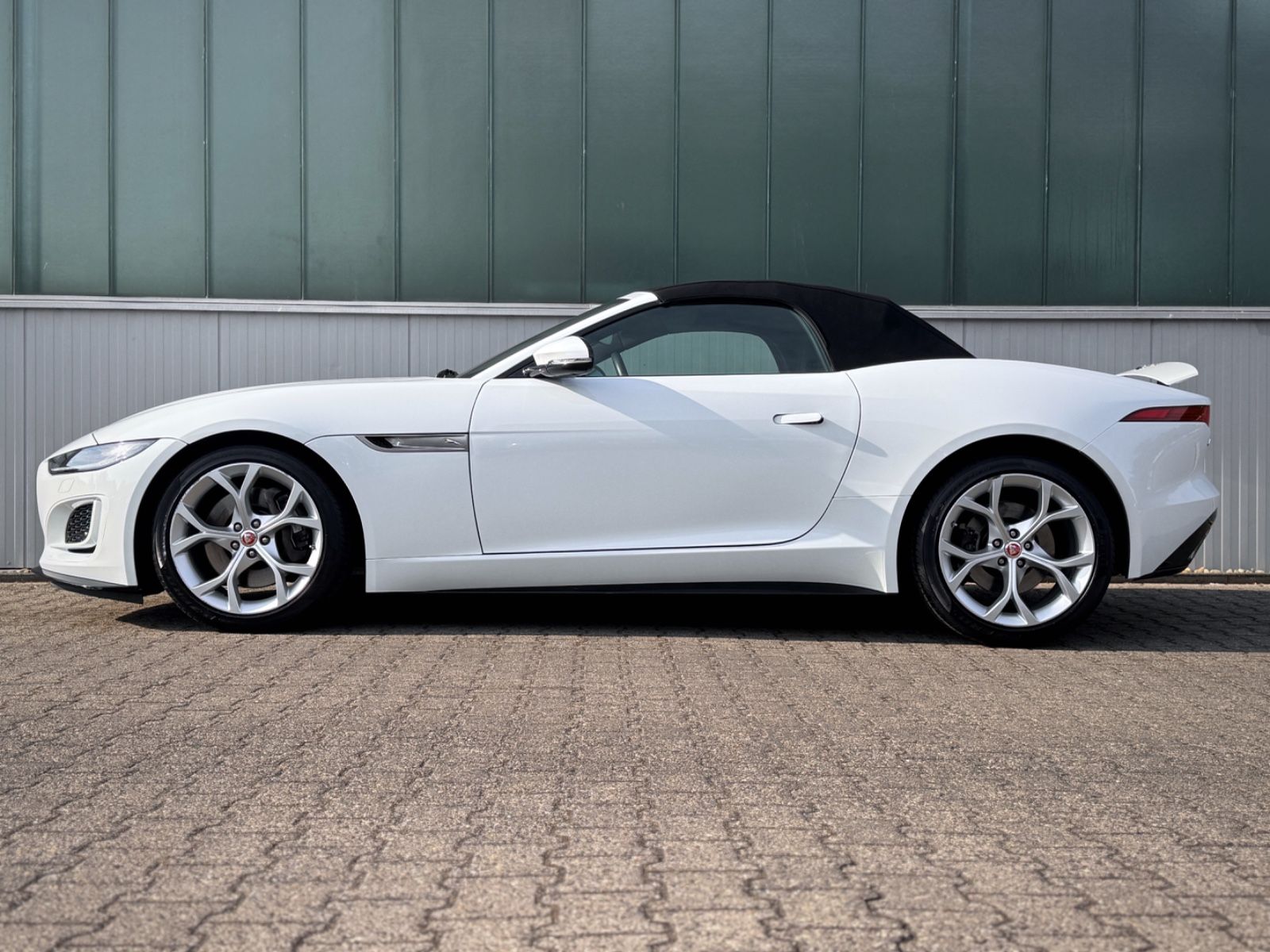 Fahrzeugabbildung Jaguar F-Type P300 Cabriolet R-Dynamic*NAVI|LED|1.HAND*