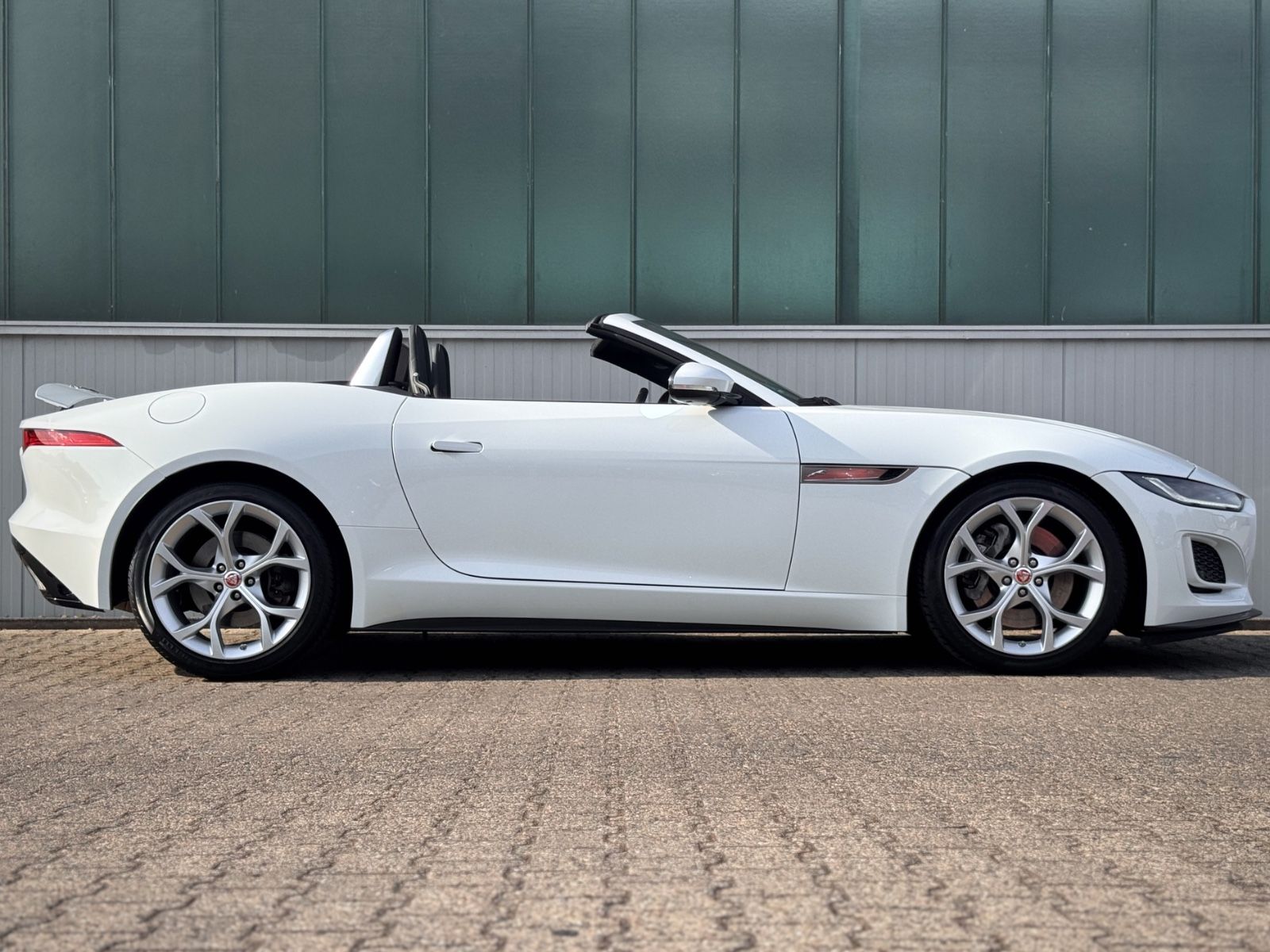 Fahrzeugabbildung Jaguar F-Type P300 Cabriolet R-Dynamic*NAVI|LED|1.HAND*