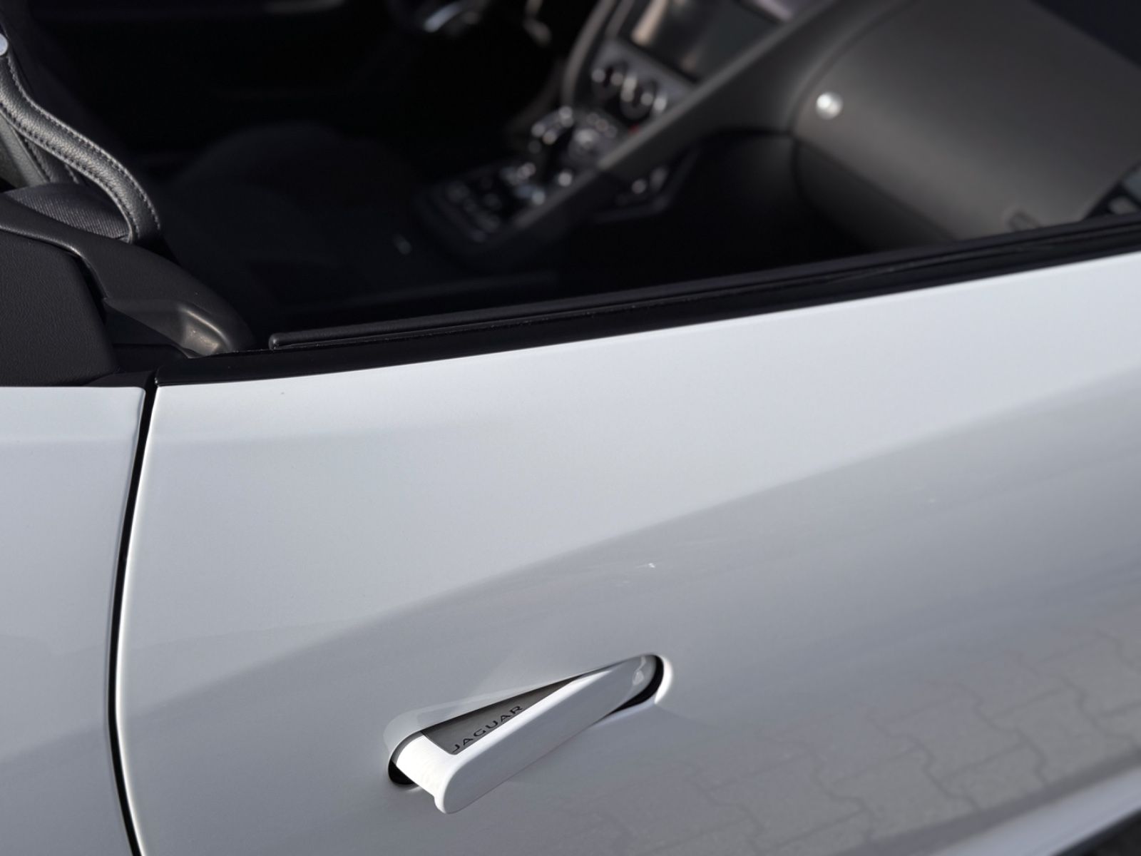 Fahrzeugabbildung Jaguar F-Type P300 Cabriolet R-Dynamic*NAVI|LED|1.HAND*