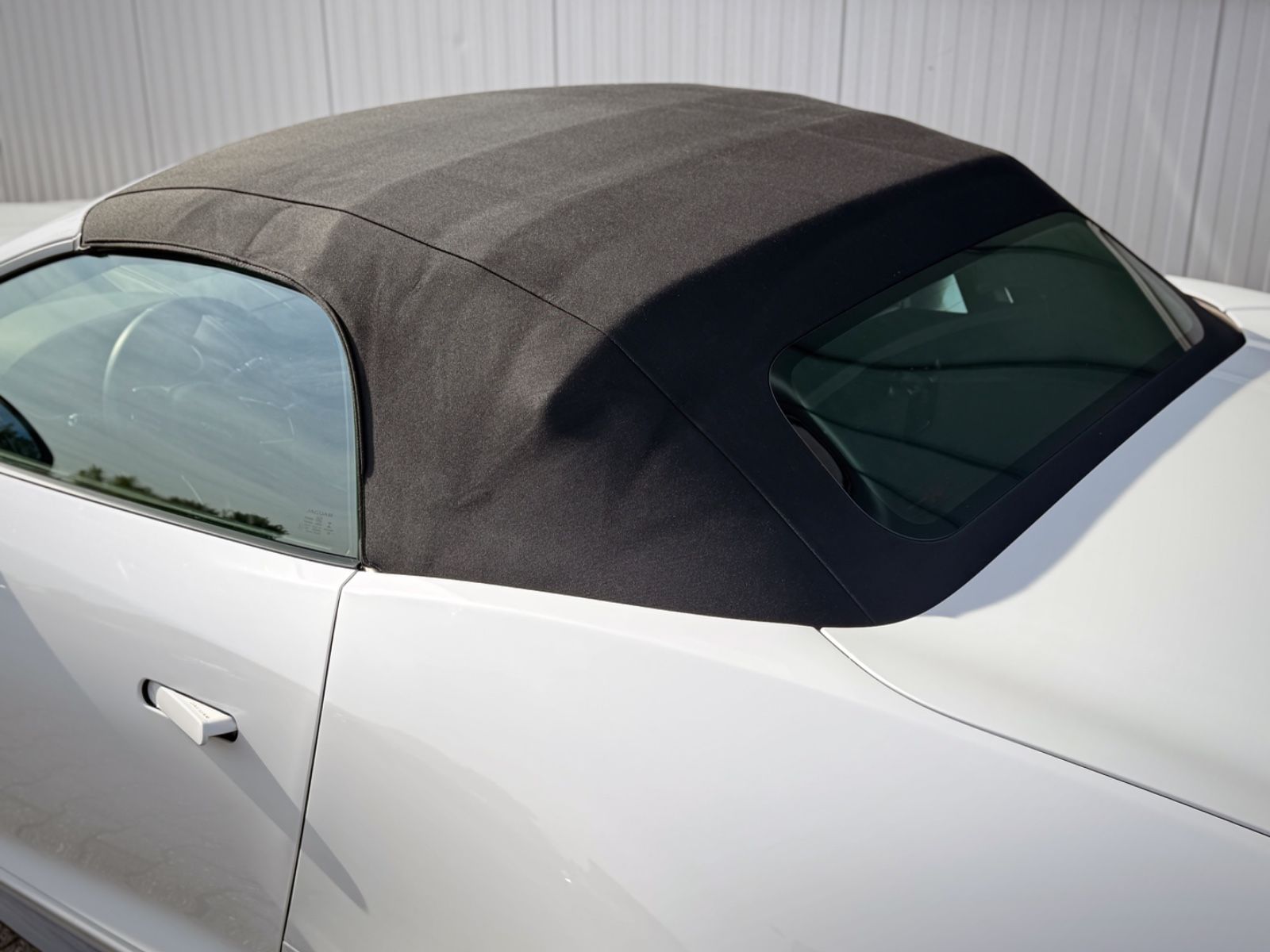 Fahrzeugabbildung Jaguar F-Type P300 Cabriolet R-Dynamic*NAVI|LED|1.HAND*