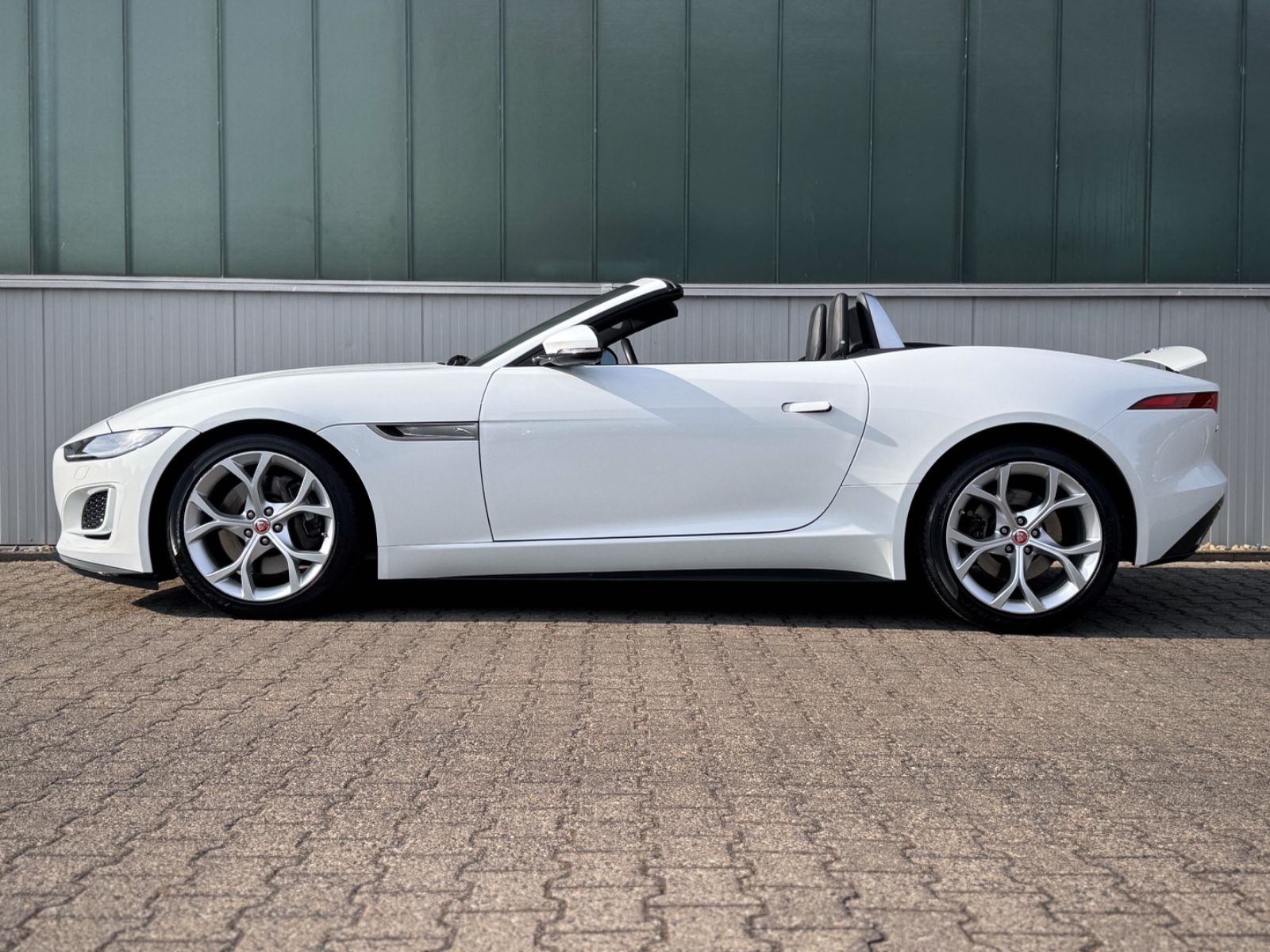 Fahrzeugabbildung Jaguar F-Type P300 Cabriolet R-Dynamic*NAVI|LED|1.HAND*
