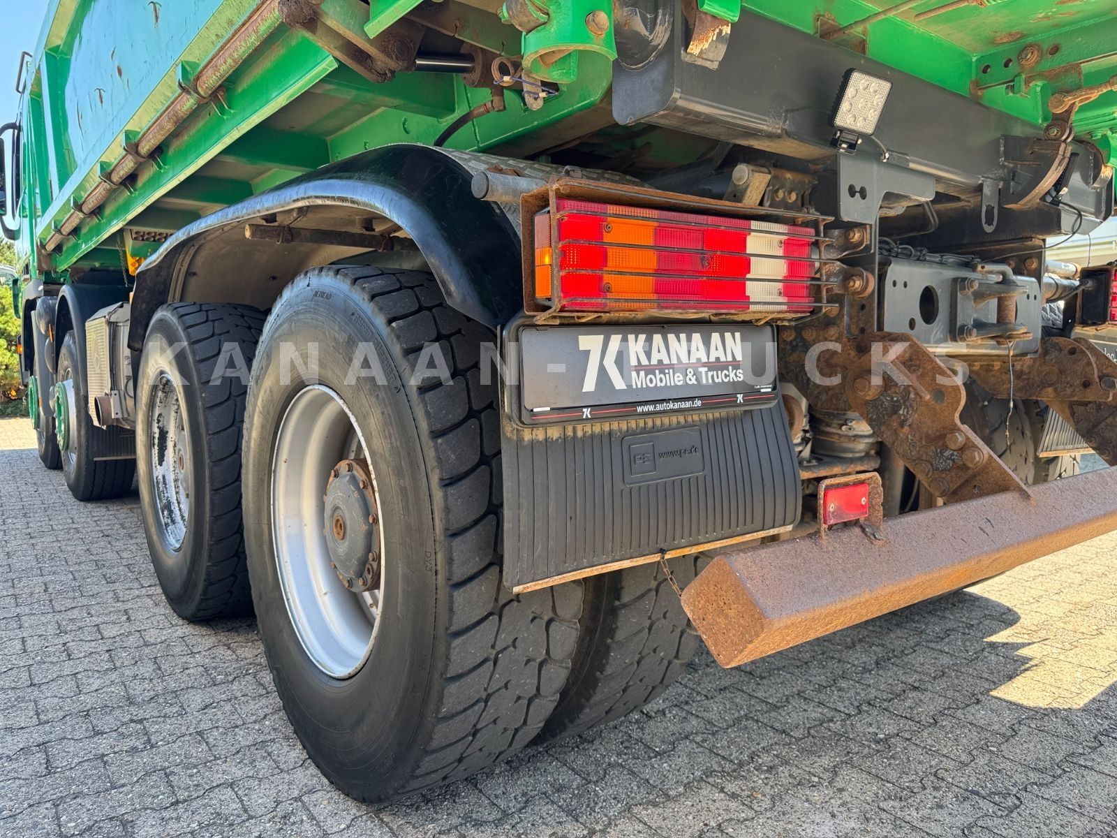 Fahrzeugabbildung Mercedes-Benz 4146 Actros  8x4 Meiller Bordmatik Retarder