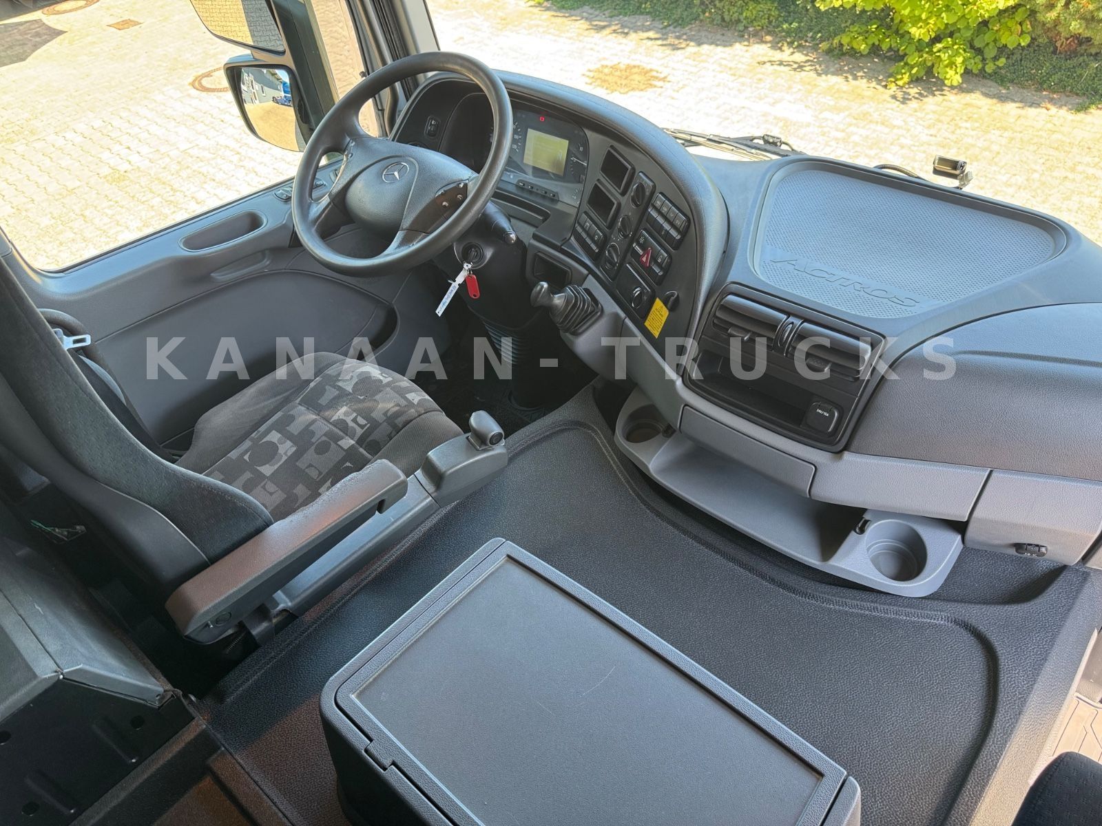 Fahrzeugabbildung Mercedes-Benz 4146 Actros  8x4 Meiller Bordmatik Retarder