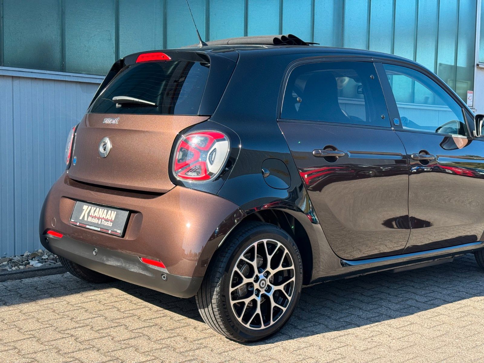 Fahrzeugabbildung Smart ForFour EQ Prime *FALTDACH|CAM|LED*