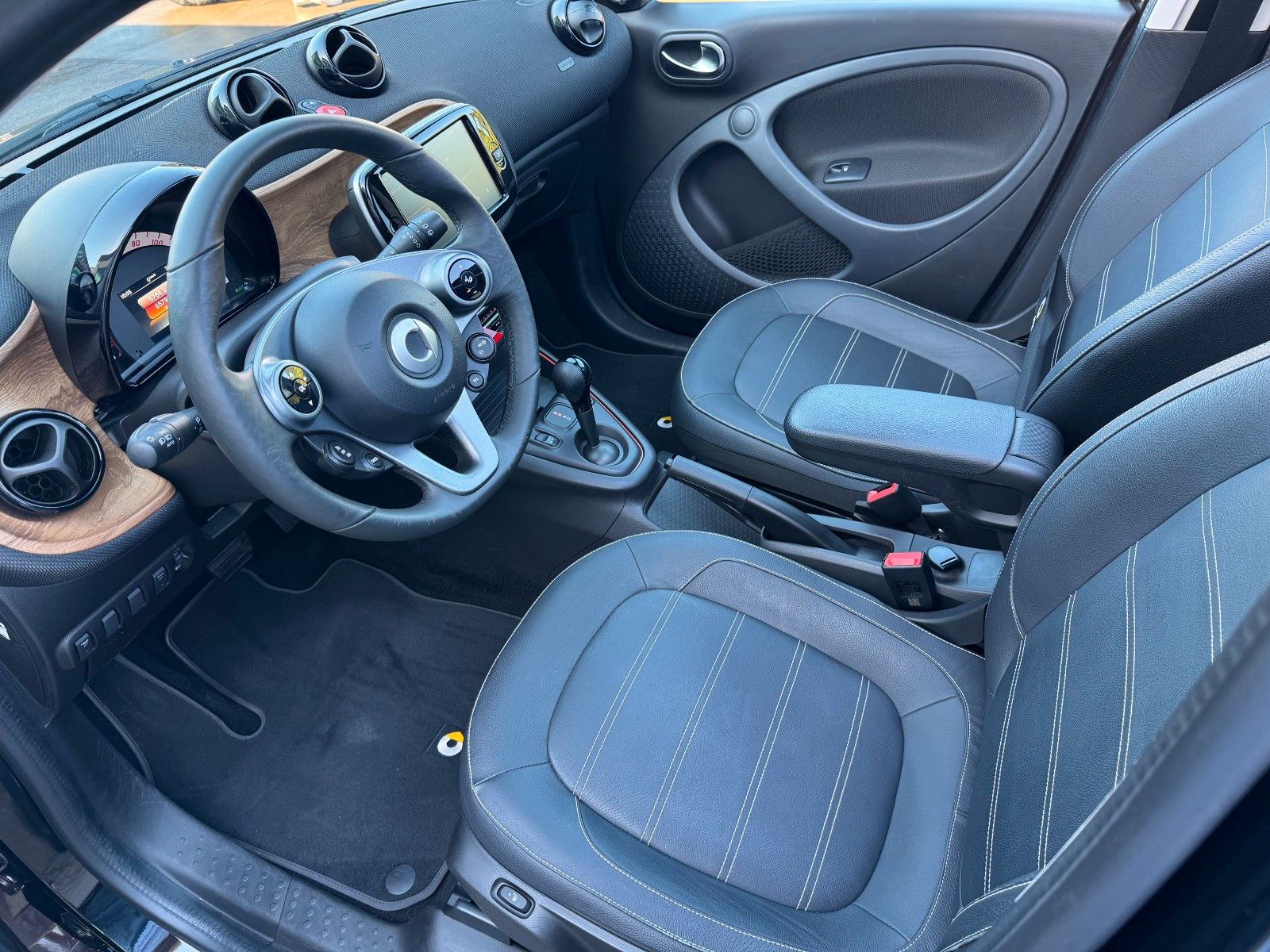 Fahrzeugabbildung Smart ForFour EQ Prime *FALTDACH|CAM|LED*