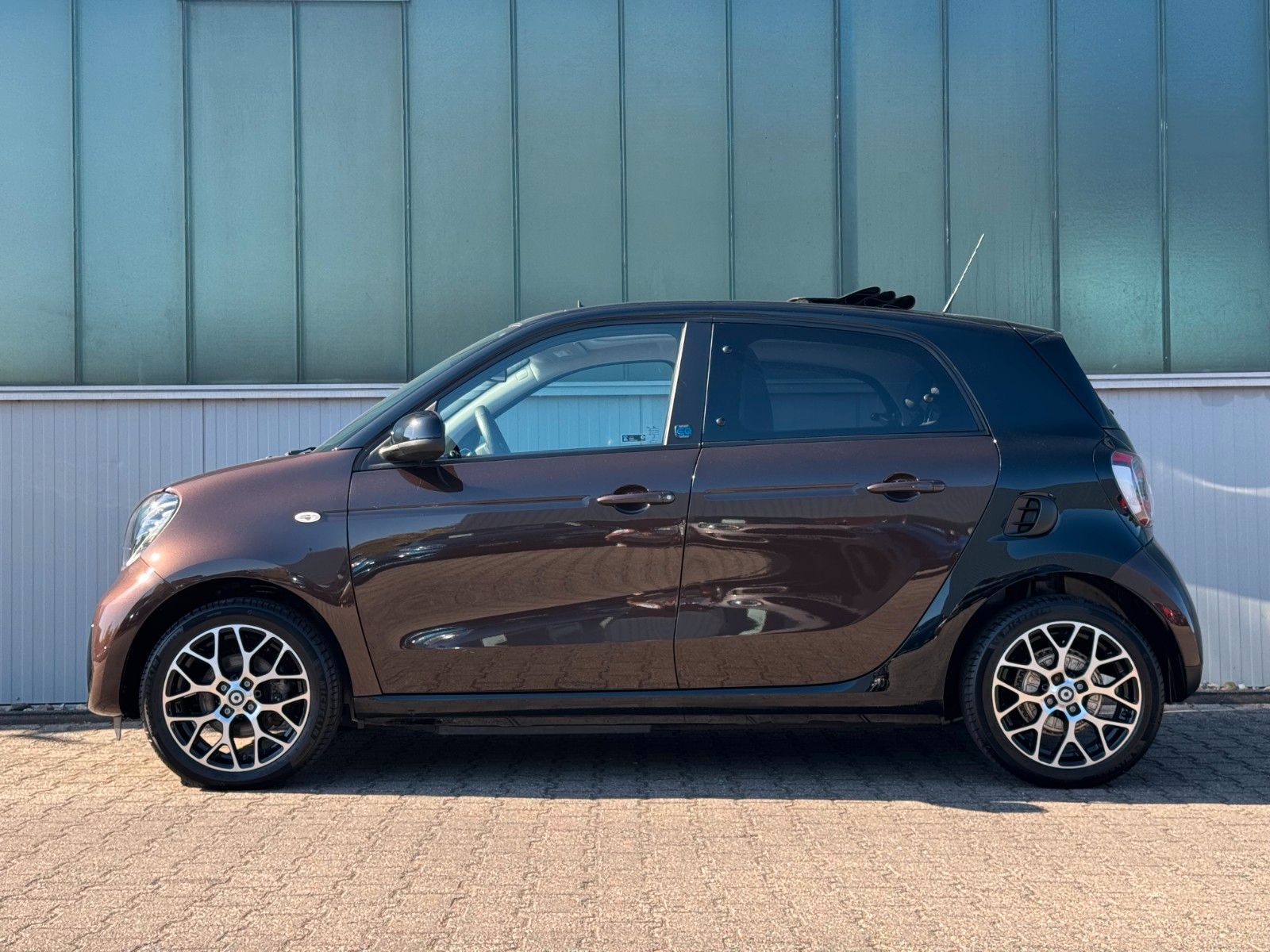 Fahrzeugabbildung Smart ForFour EQ Prime *FALTDACH|CAM|LED*