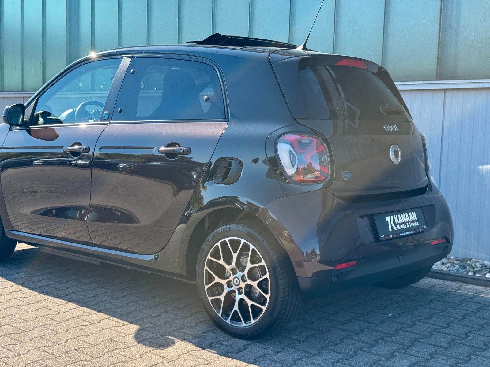 Fahrzeugabbildung Smart ForFour EQ Prime *FALTDACH|CAM|LED*