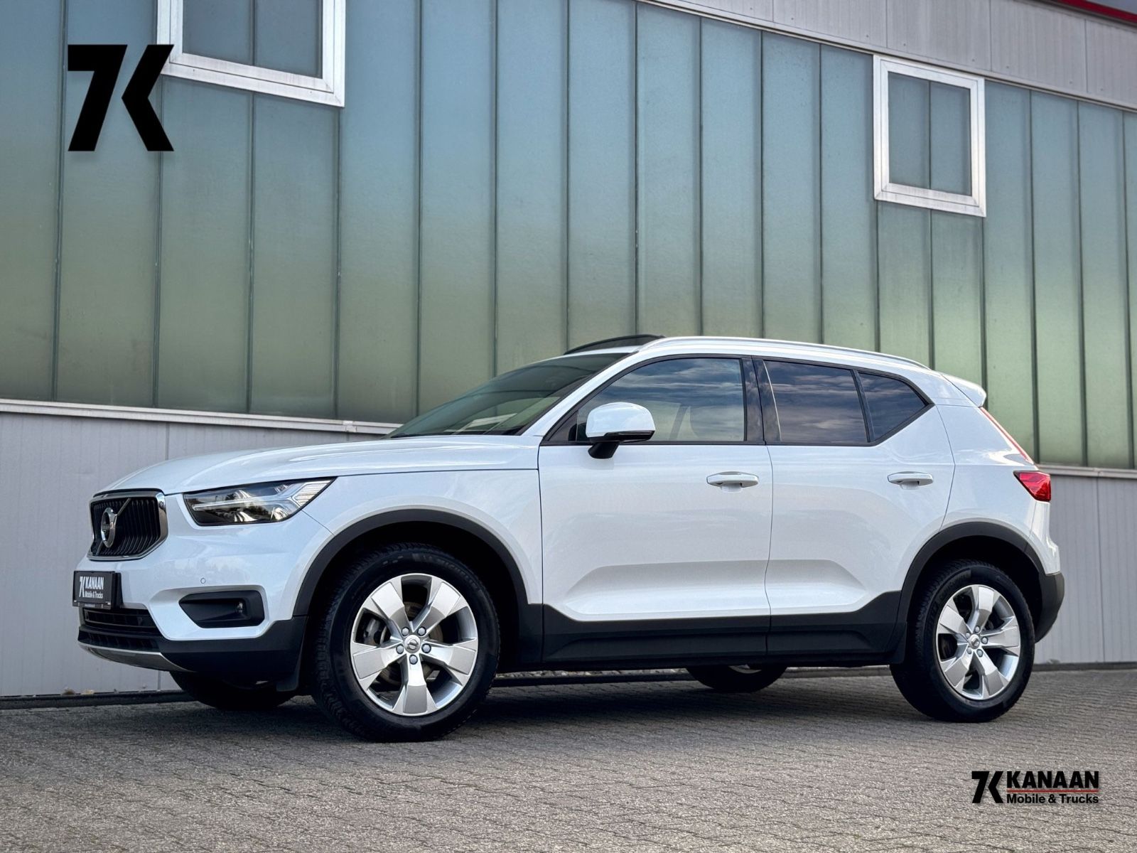Fahrzeugabbildung Volvo XC40 1.5T3 Momentum Pro *ASSIST|PANO|NAVI|HIFI*