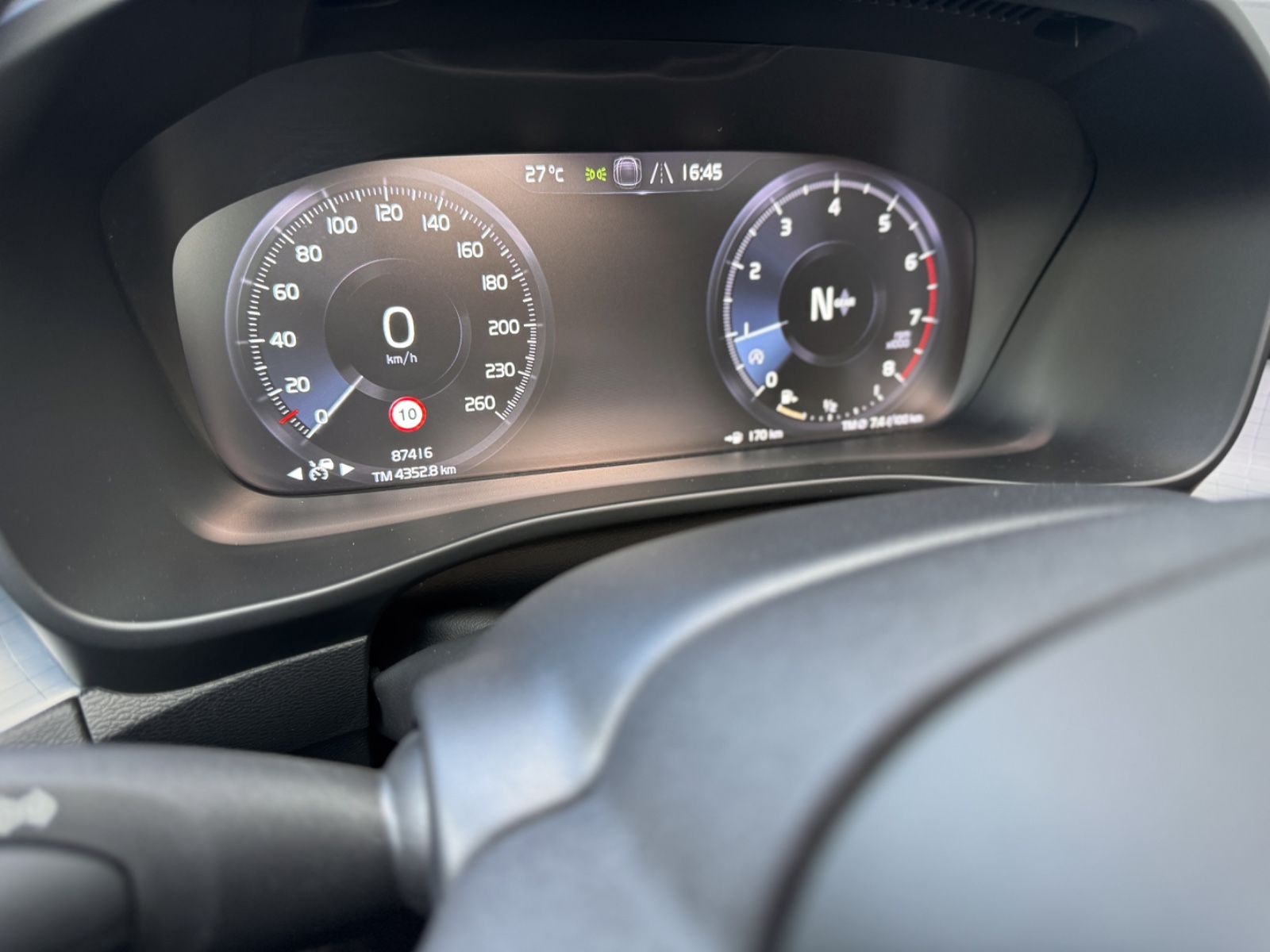 Fahrzeugabbildung Volvo XC40 1.5T3 Momentum Pro *ASSIST|PANO|NAVI|HIFI*