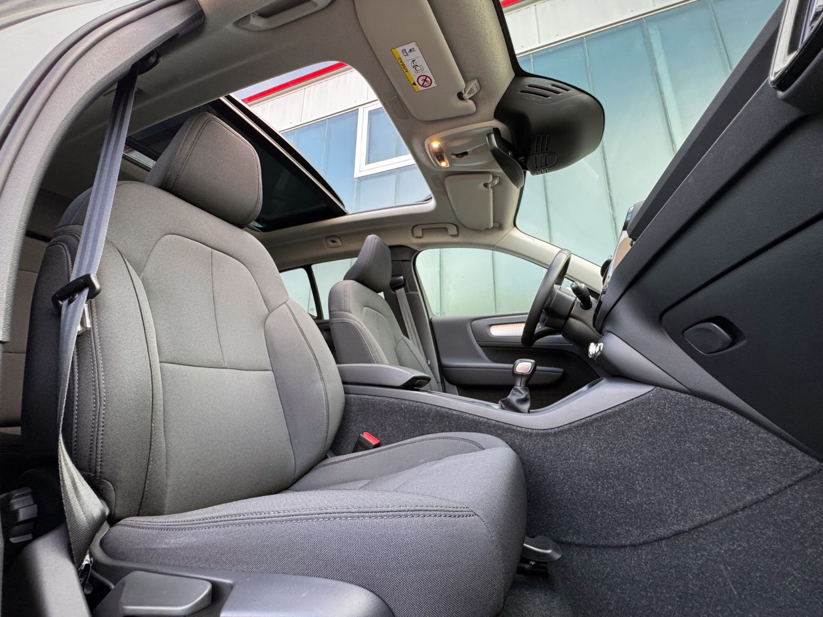Fahrzeugabbildung Volvo XC40 1.5T3 Momentum Pro *ASSIST|PANO|NAVI|HIFI*