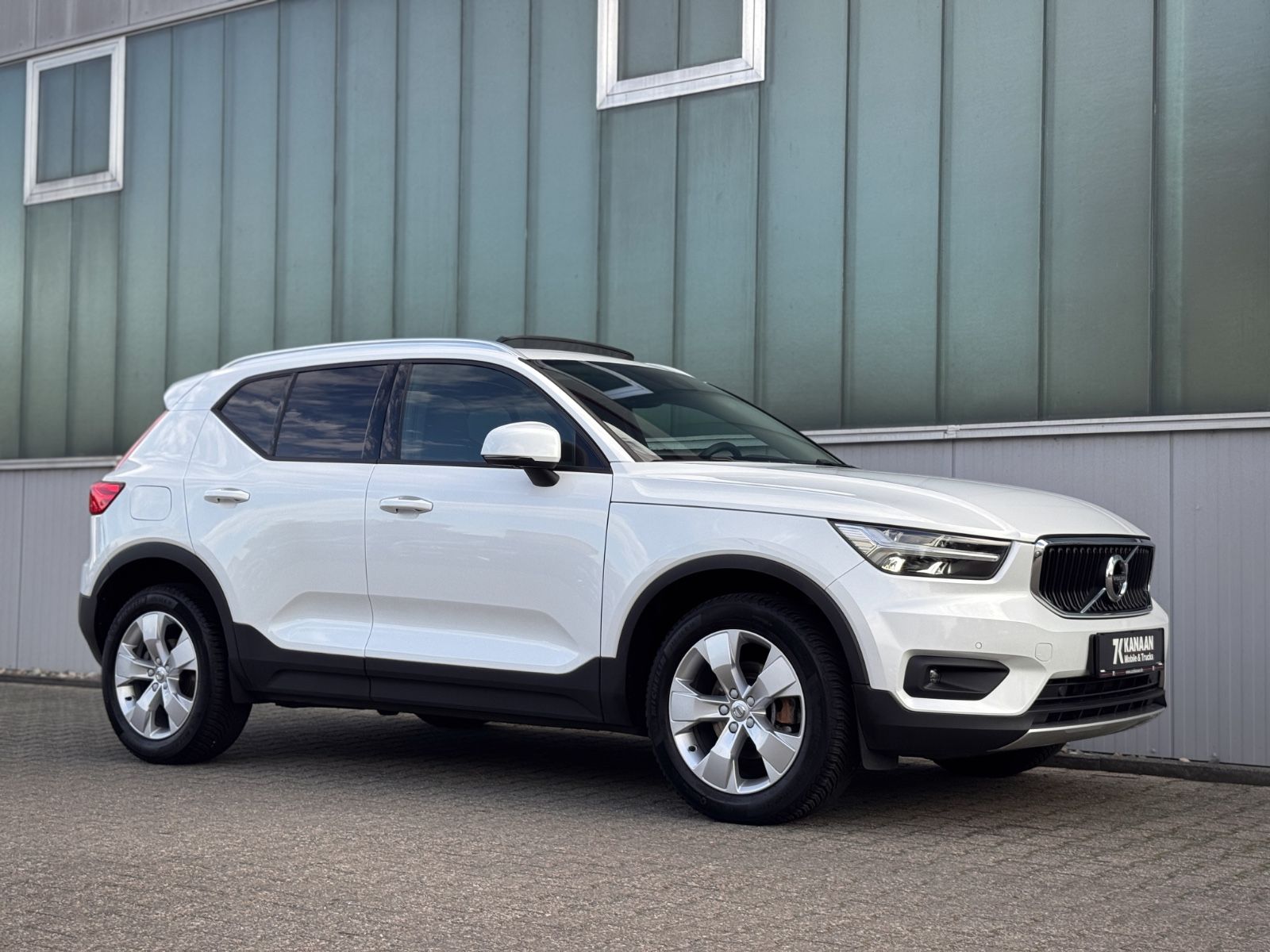 Fahrzeugabbildung Volvo XC40 1.5T3 Momentum Pro *ASSIST|PANO|NAVI|HIFI*