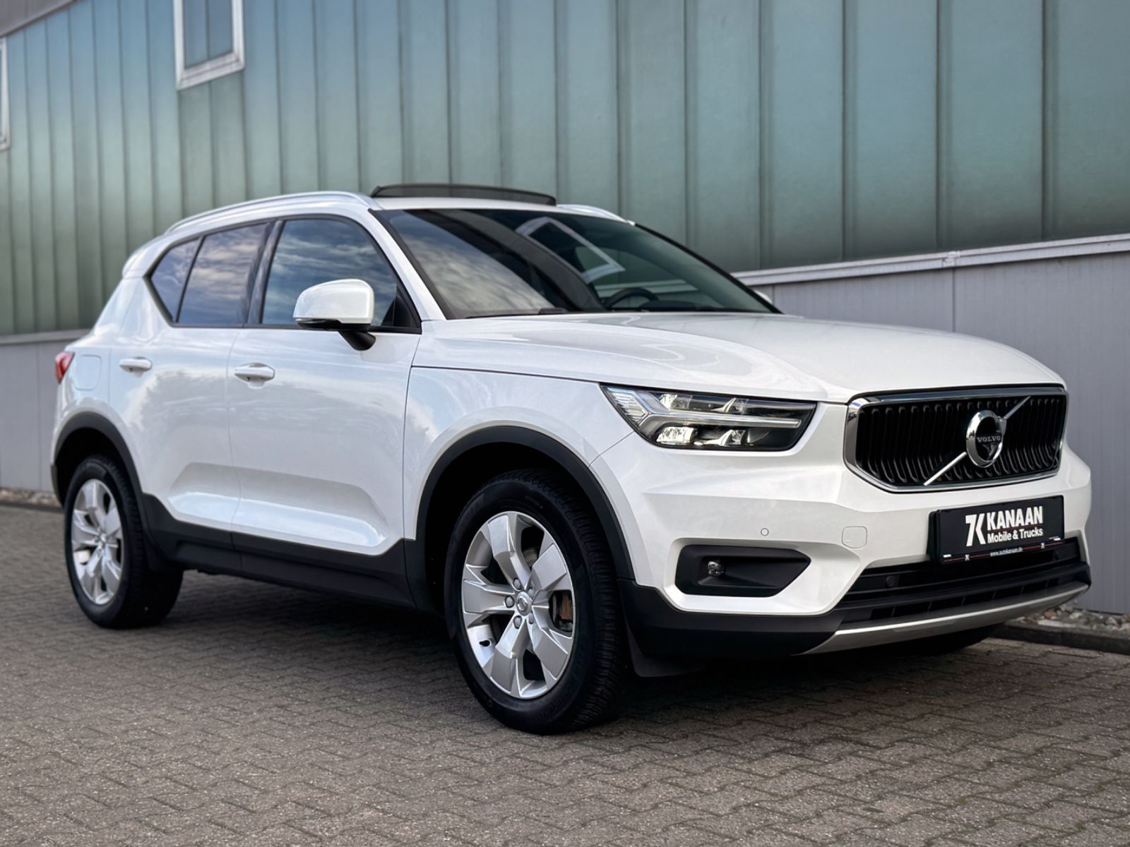 Fahrzeugabbildung Volvo XC40 1.5T3 Momentum Pro *ASSIST|PANO|NAVI|HIFI*