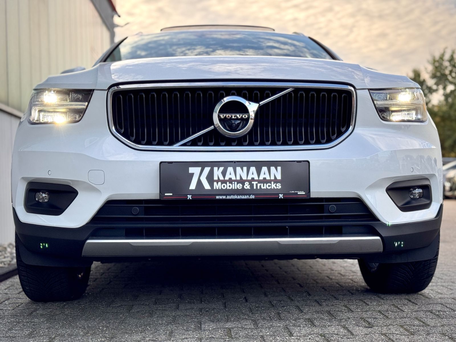 Fahrzeugabbildung Volvo XC40 1.5T3 Momentum Pro *ASSIST|PANO|NAVI|HIFI*