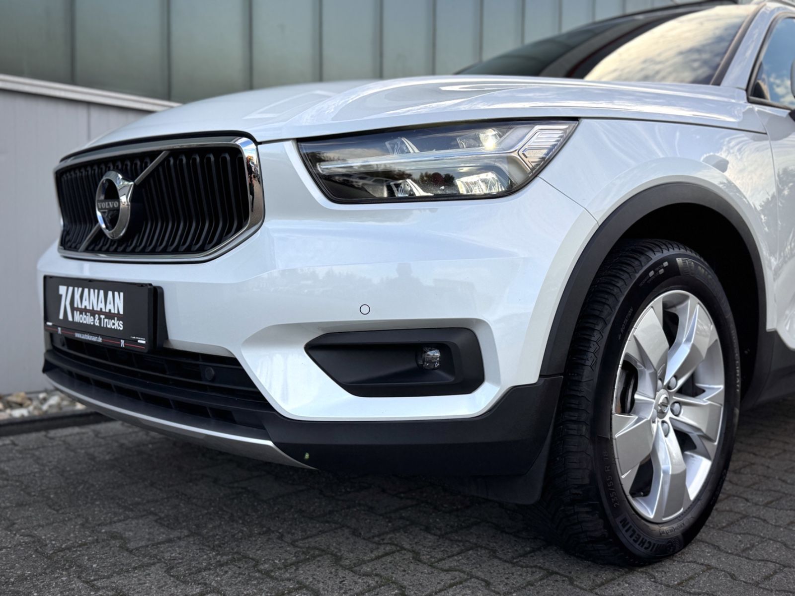 Fahrzeugabbildung Volvo XC40 1.5T3 Momentum Pro *ASSIST|PANO|NAVI|HIFI*
