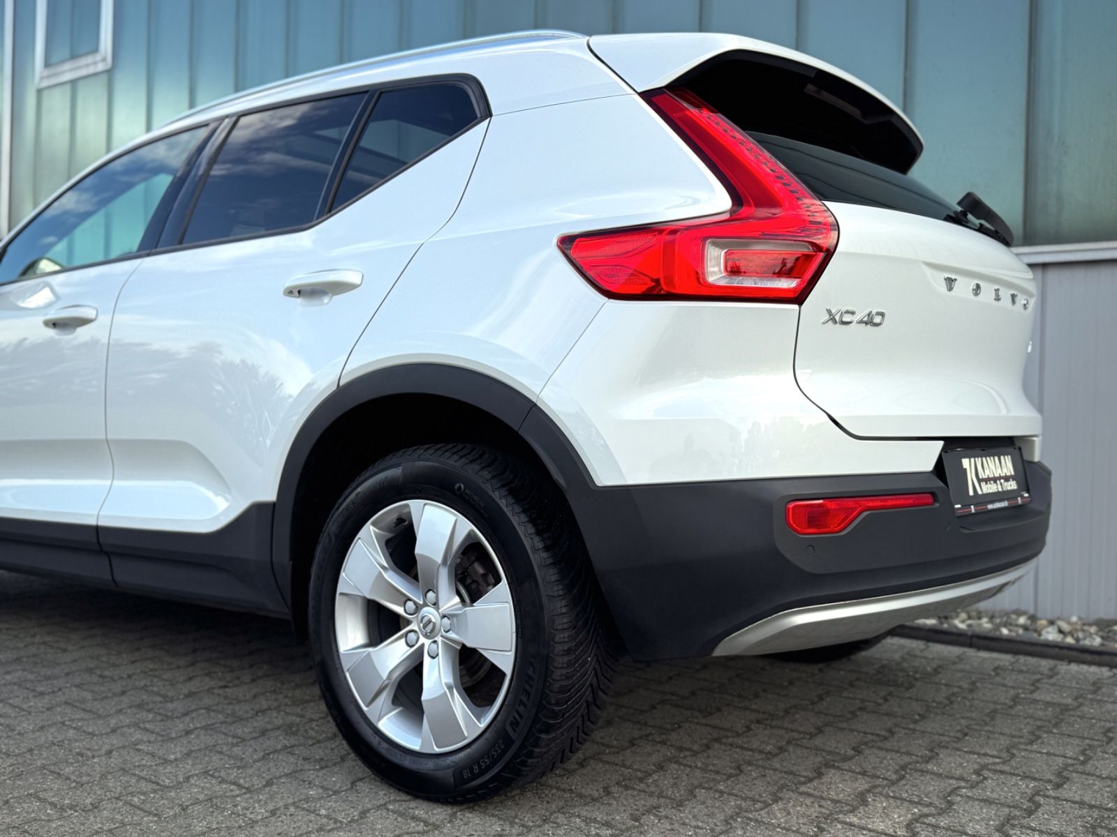 Fahrzeugabbildung Volvo XC40 1.5T3 Momentum Pro *ASSIST|PANO|NAVI|HIFI*