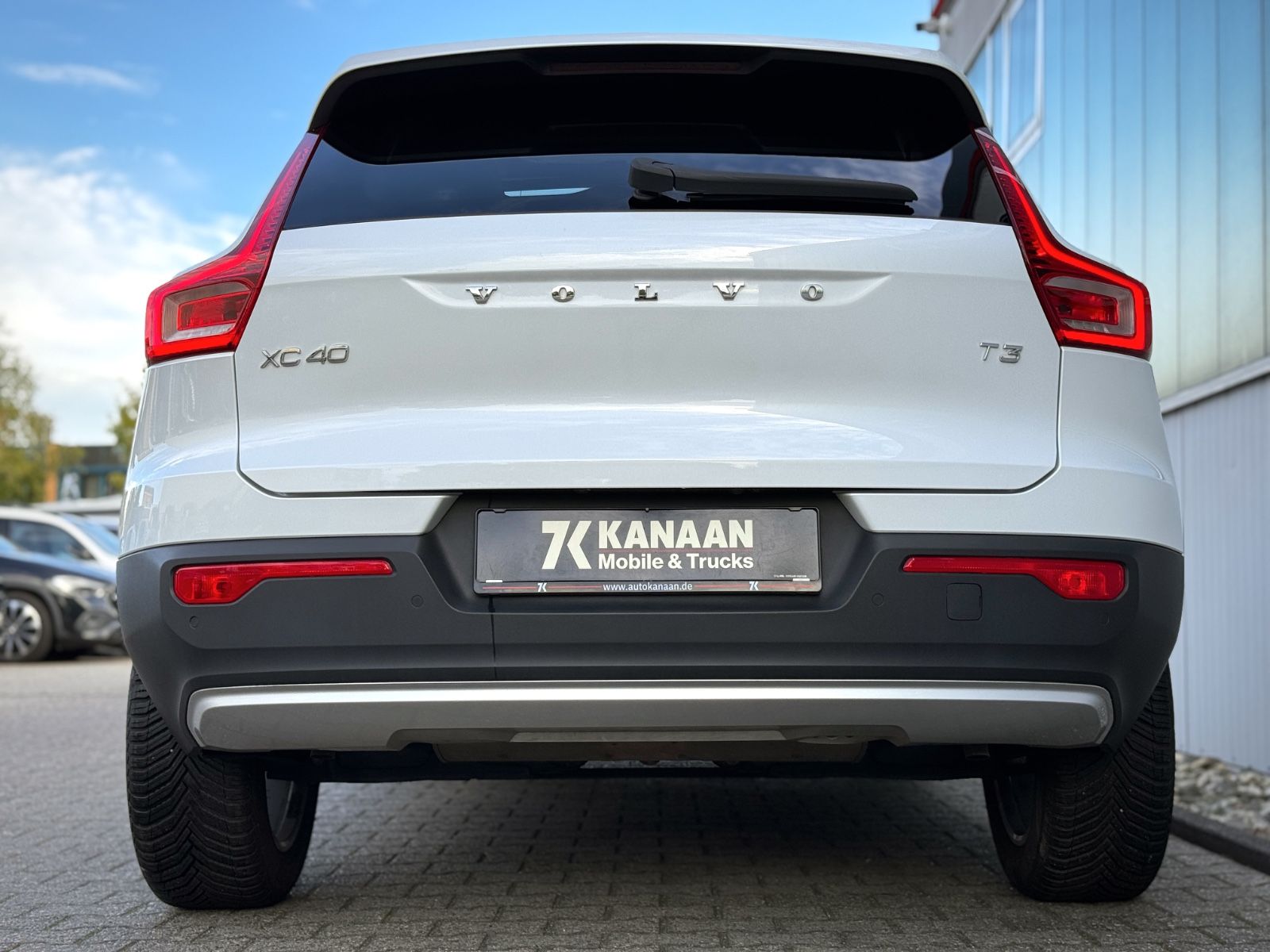 Fahrzeugabbildung Volvo XC40 1.5T3 Momentum Pro *ASSIST|PANO|NAVI|HIFI*