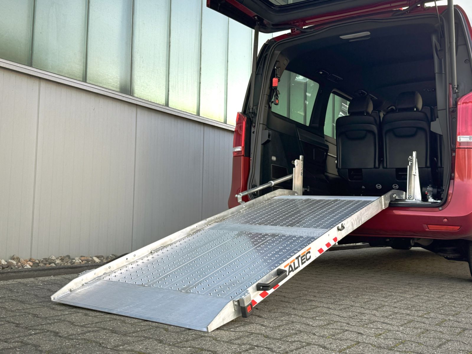 Fahrzeugabbildung Mercedes-Benz V 250d Avantgarde Edition Lang *RAMPE*