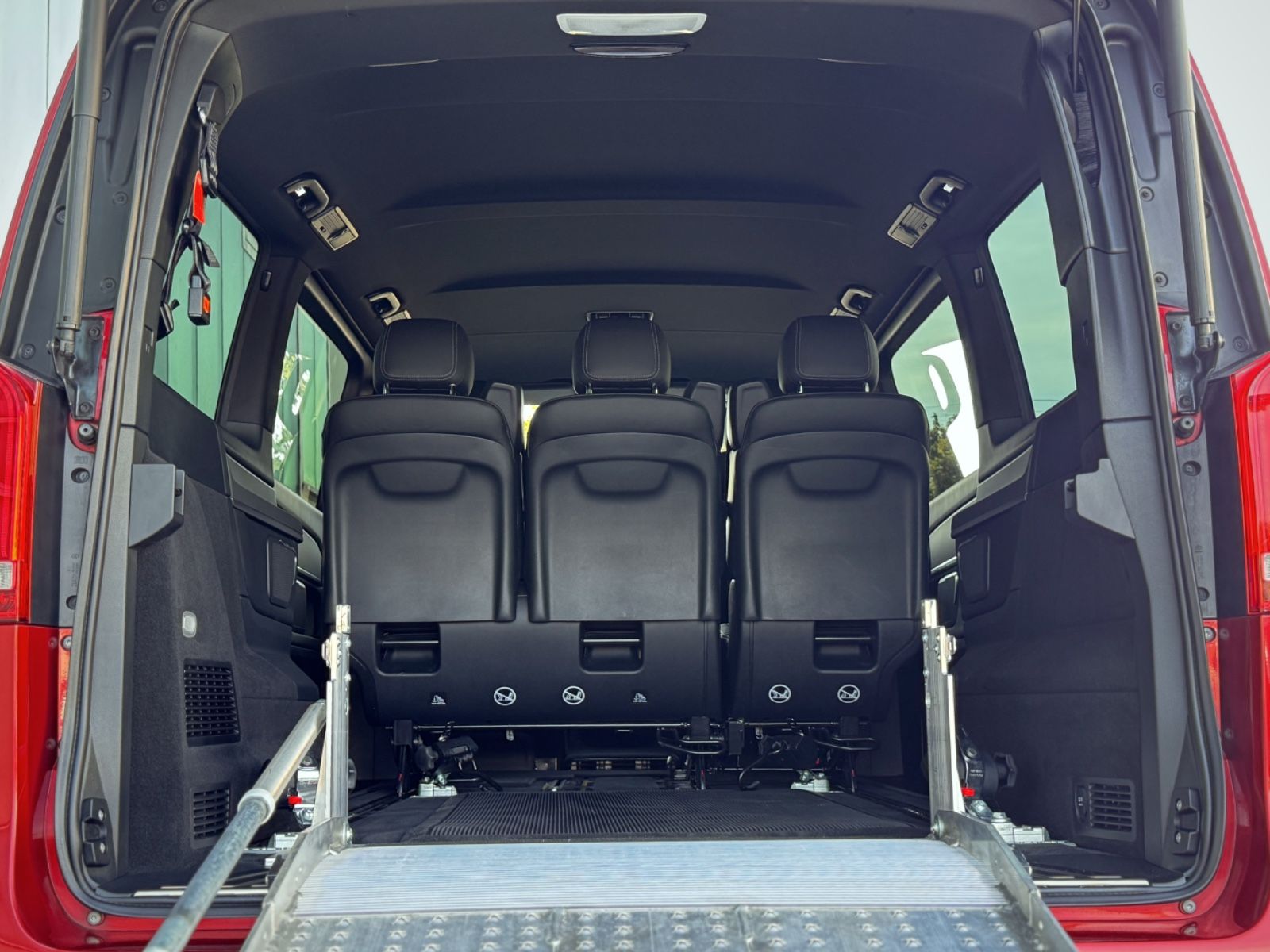 Fahrzeugabbildung Mercedes-Benz V 250d Avantgarde Edition Lang *RAMPE*