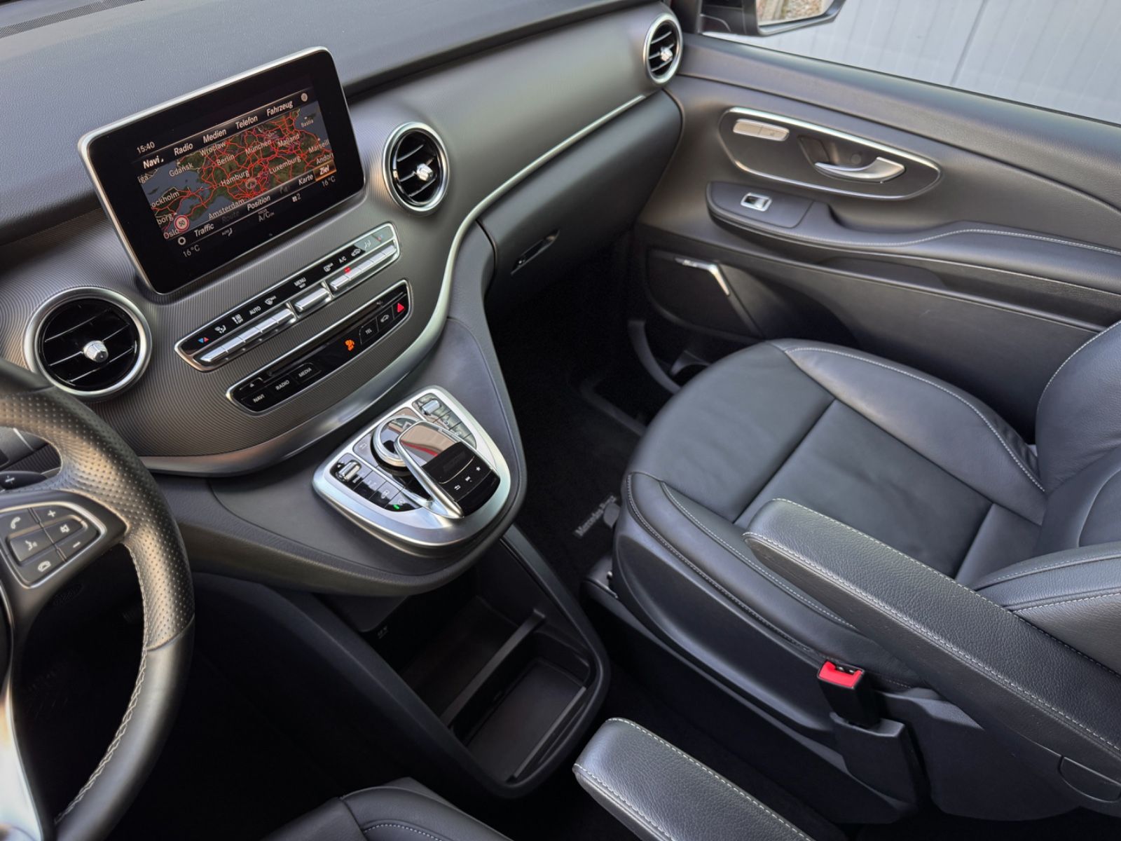Fahrzeugabbildung Mercedes-Benz V 250d Avantgarde Edition Lang *RAMPE*