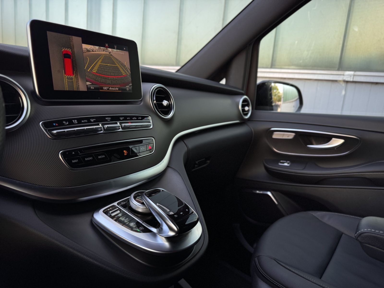 Fahrzeugabbildung Mercedes-Benz V 250d Avantgarde Edition Lang *RAMPE*
