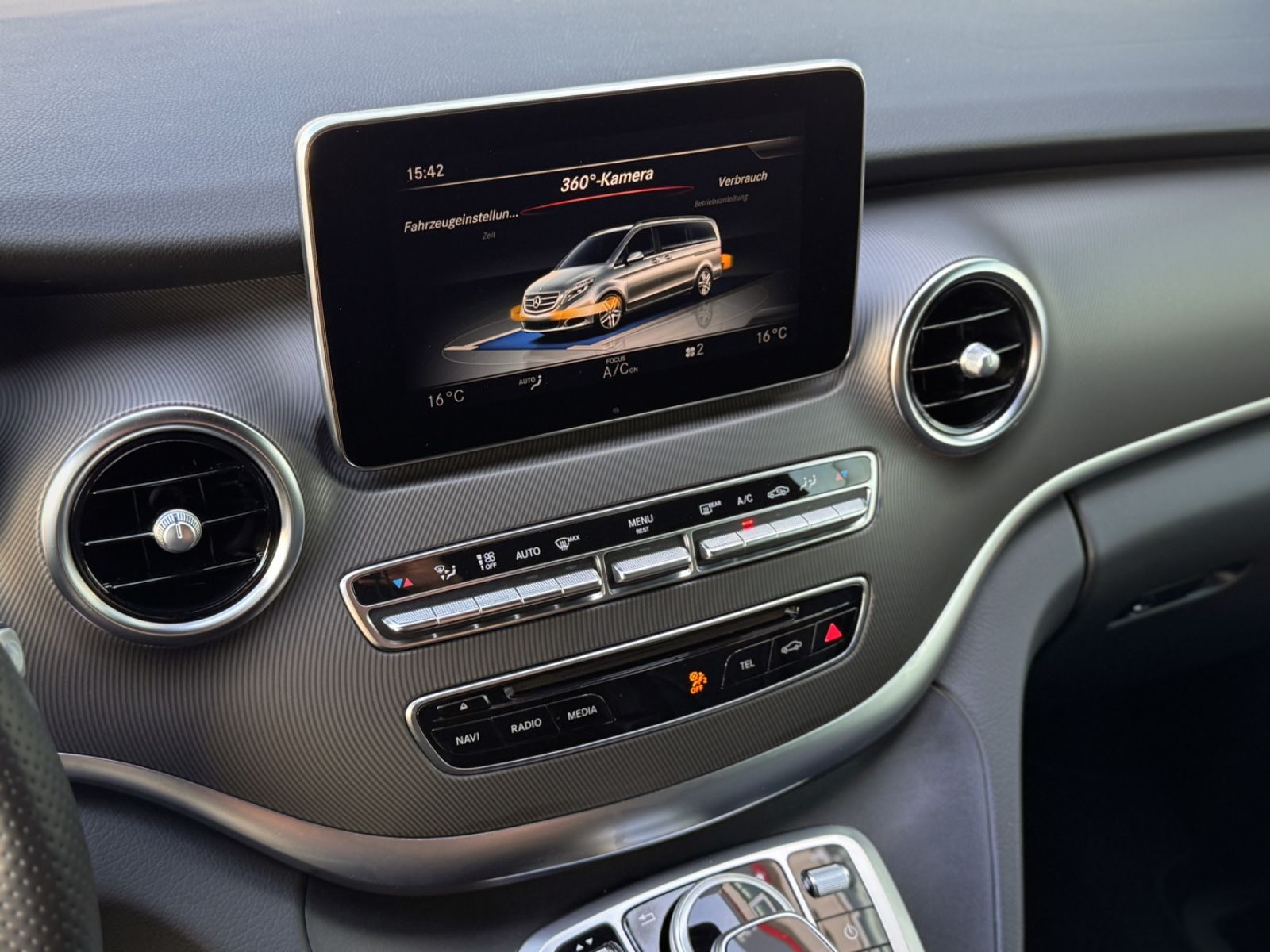Fahrzeugabbildung Mercedes-Benz V 250d Avantgarde Edition Lang *RAMPE*