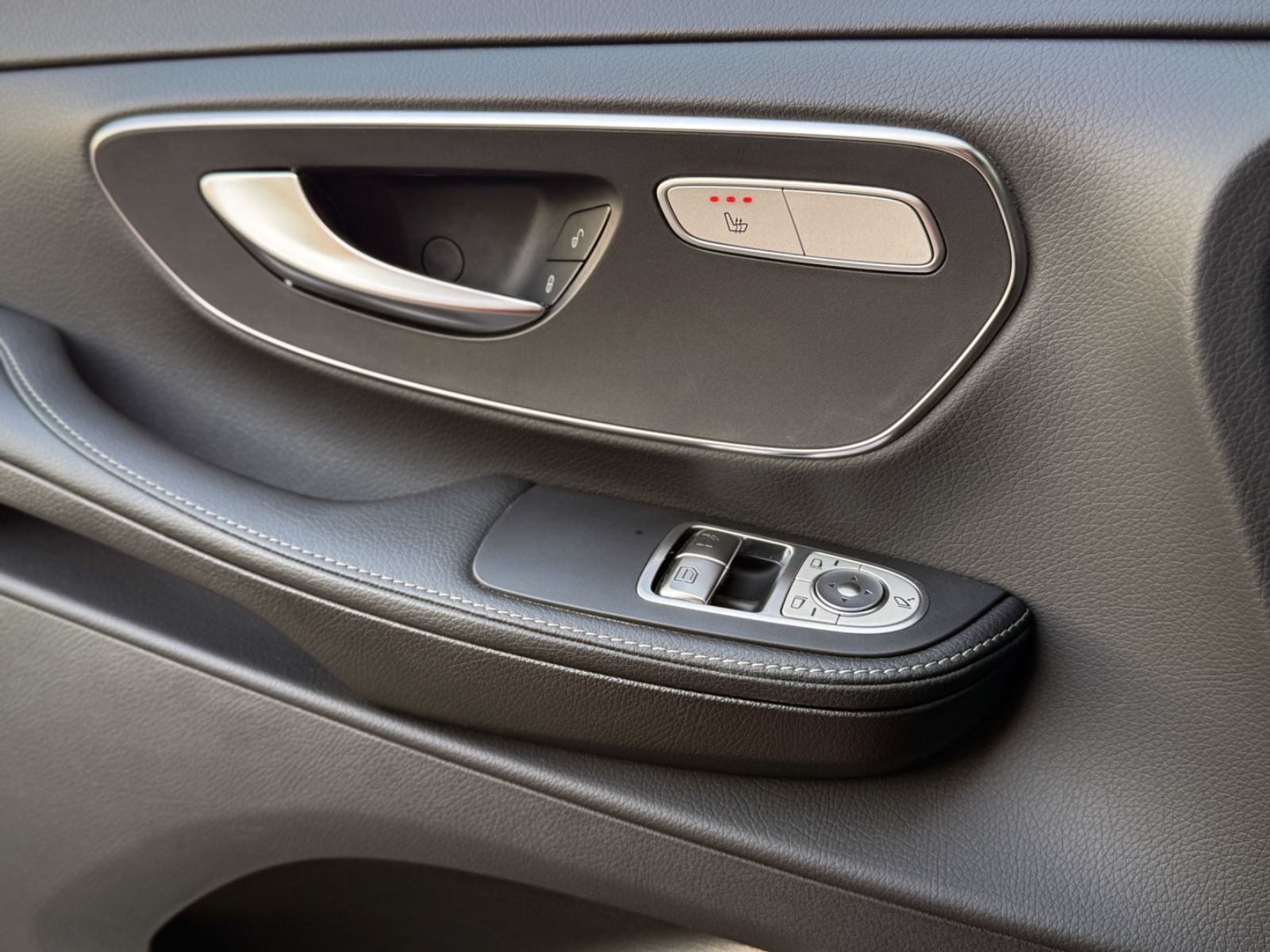 Fahrzeugabbildung Mercedes-Benz V 250d Avantgarde Edition Lang *RAMPE*