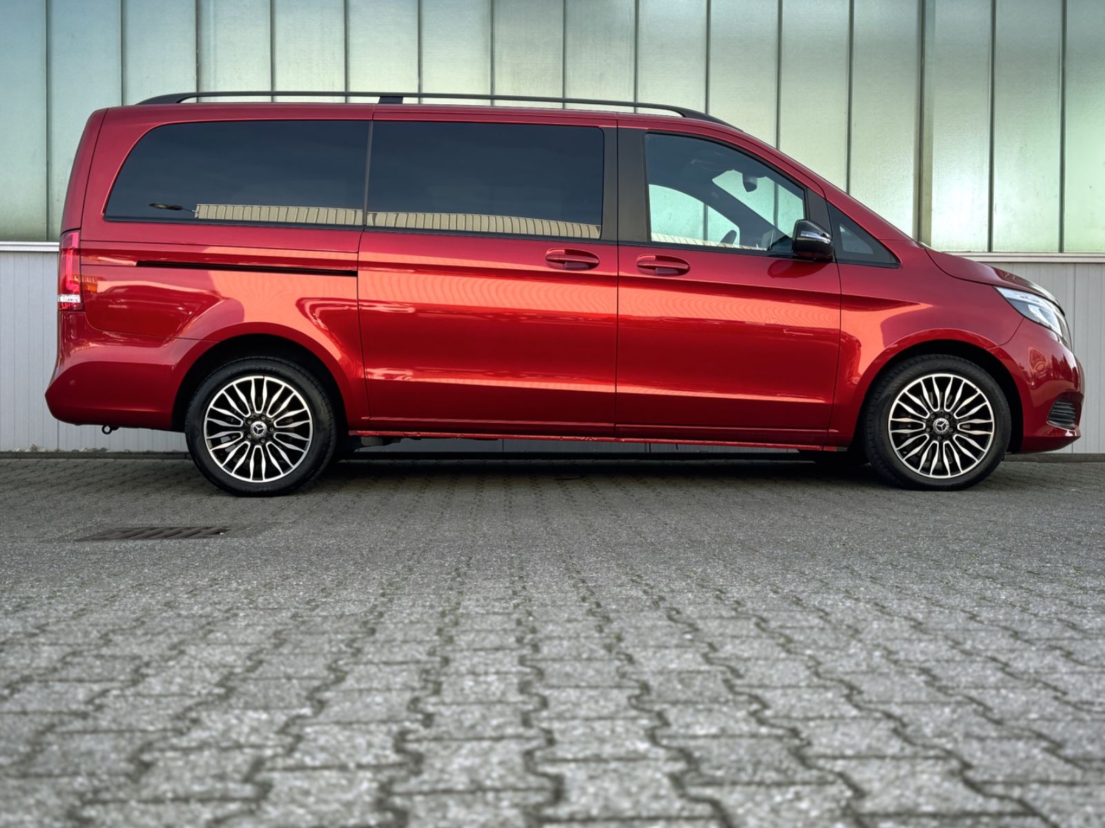 Fahrzeugabbildung Mercedes-Benz V 250d Avantgarde Edition Lang *RAMPE*