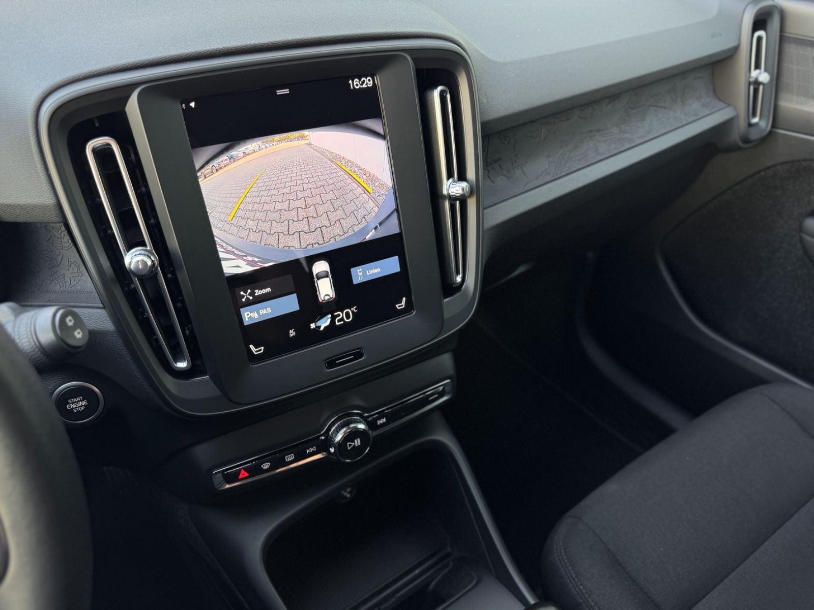 Fahrzeugabbildung Volvo XC40 1.5 T2 Momentum Core*NAVI|LED|CAM|SHZ|1.HD*