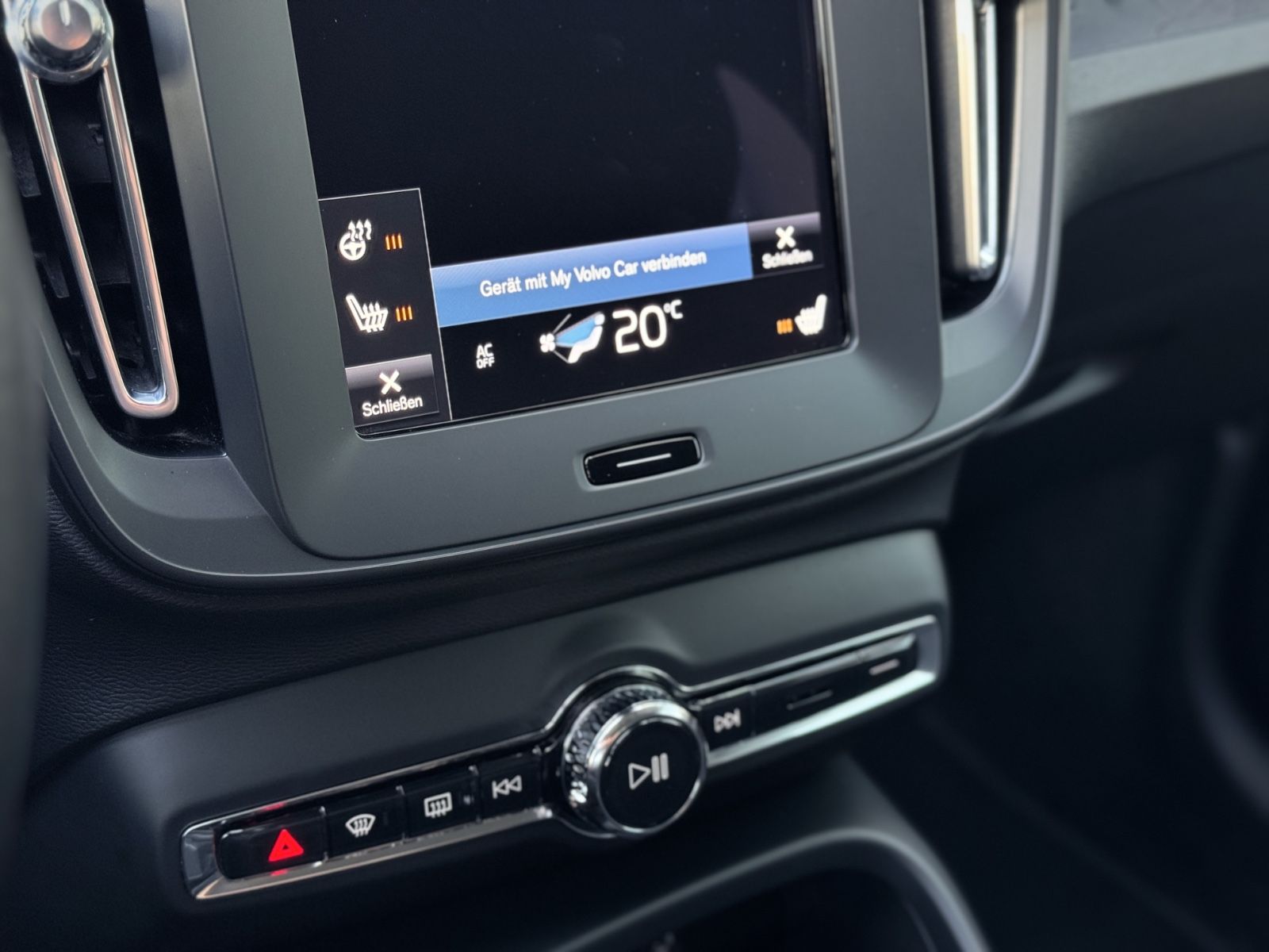 Fahrzeugabbildung Volvo XC40 1.5 T2 Momentum Core*NAVI|LED|CAM|SHZ|1.HD*