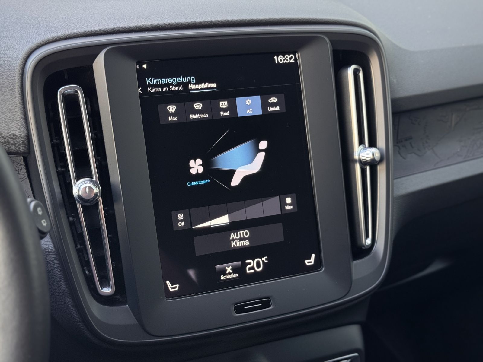 Fahrzeugabbildung Volvo XC40 1.5 T2 Momentum Core*NAVI|LED|CAM|SHZ|1.HD*