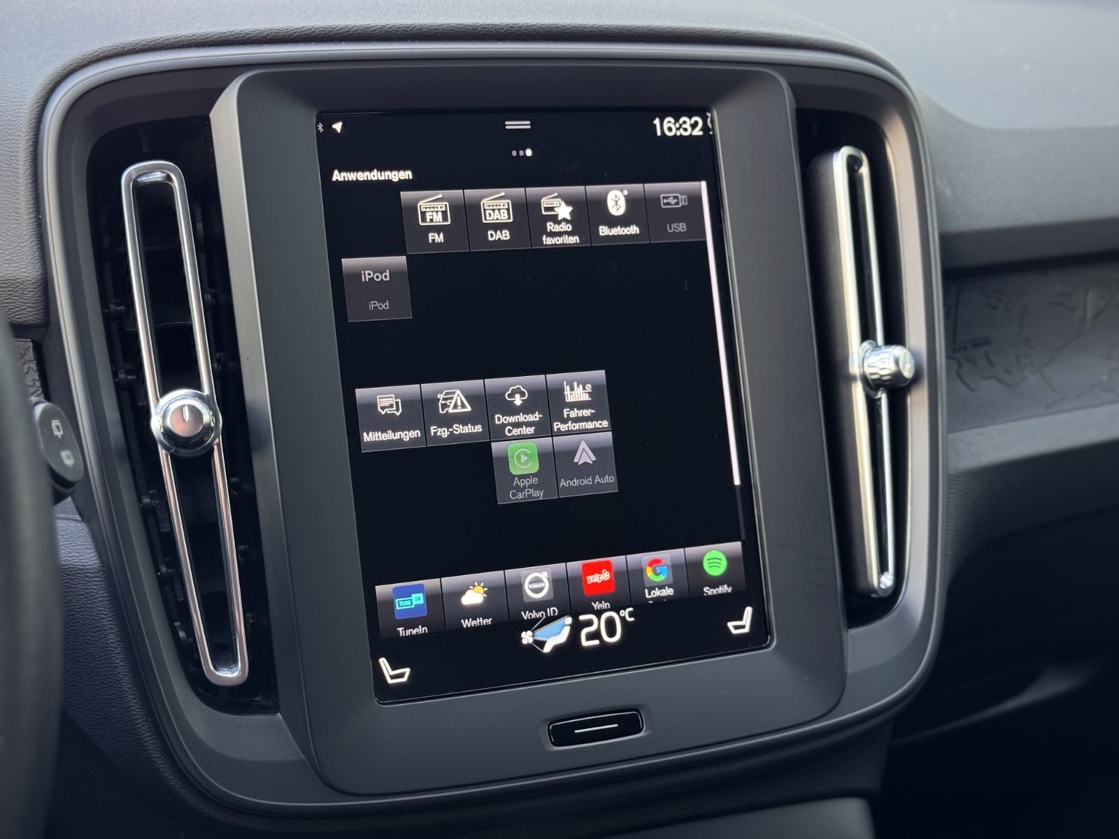 Fahrzeugabbildung Volvo XC40 1.5 T2 Momentum Core*NAVI|LED|CAM|SHZ|1.HD*