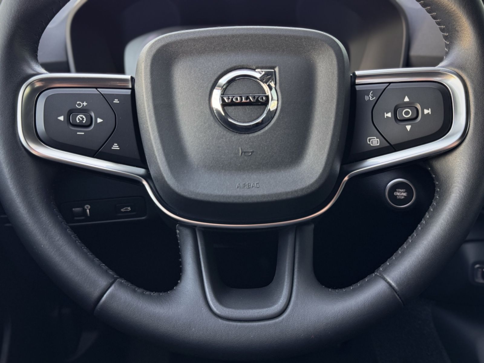 Fahrzeugabbildung Volvo XC40 1.5 T2 Momentum Core*NAVI|LED|CAM|SHZ|1.HD*