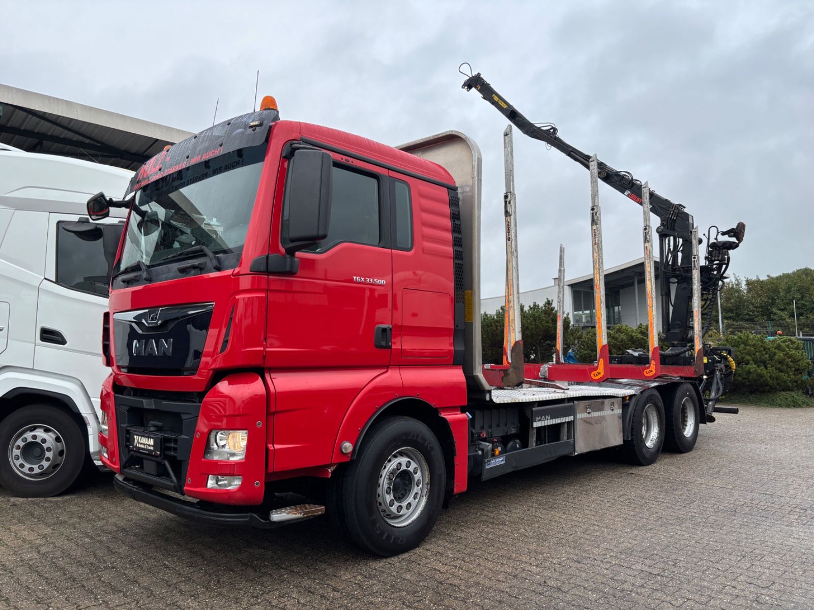 Fahrzeugabbildung MAN 33.500 TGX 6x4 Holztransporter Kran Loglift F115