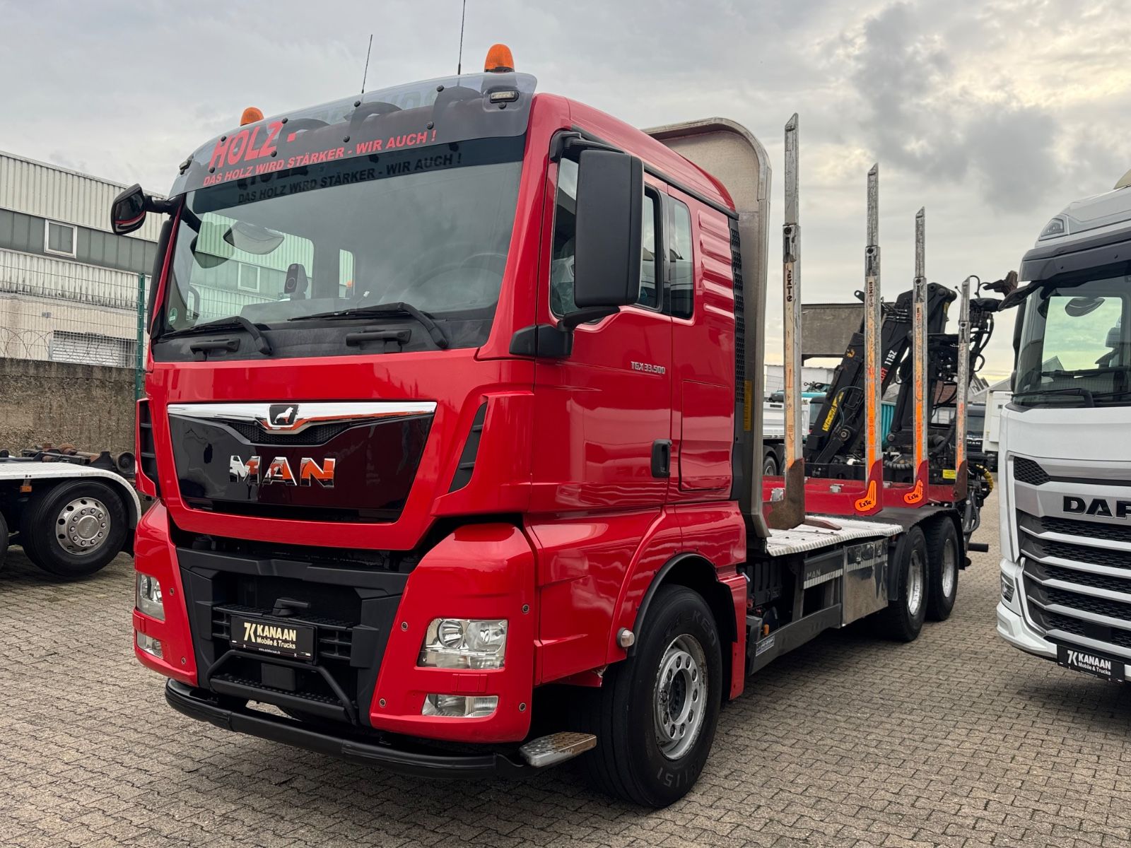 Fahrzeugabbildung MAN 33.500 TGX 6x4 Holztransporter Kran Loglift F115