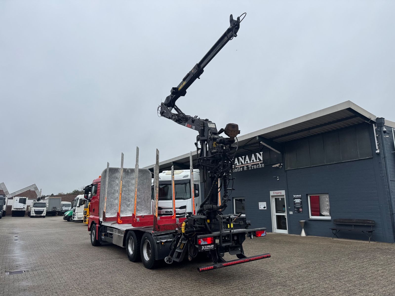 Fahrzeugabbildung MAN 33.500 TGX 6x4 Holztransporter Kran Loglift F115