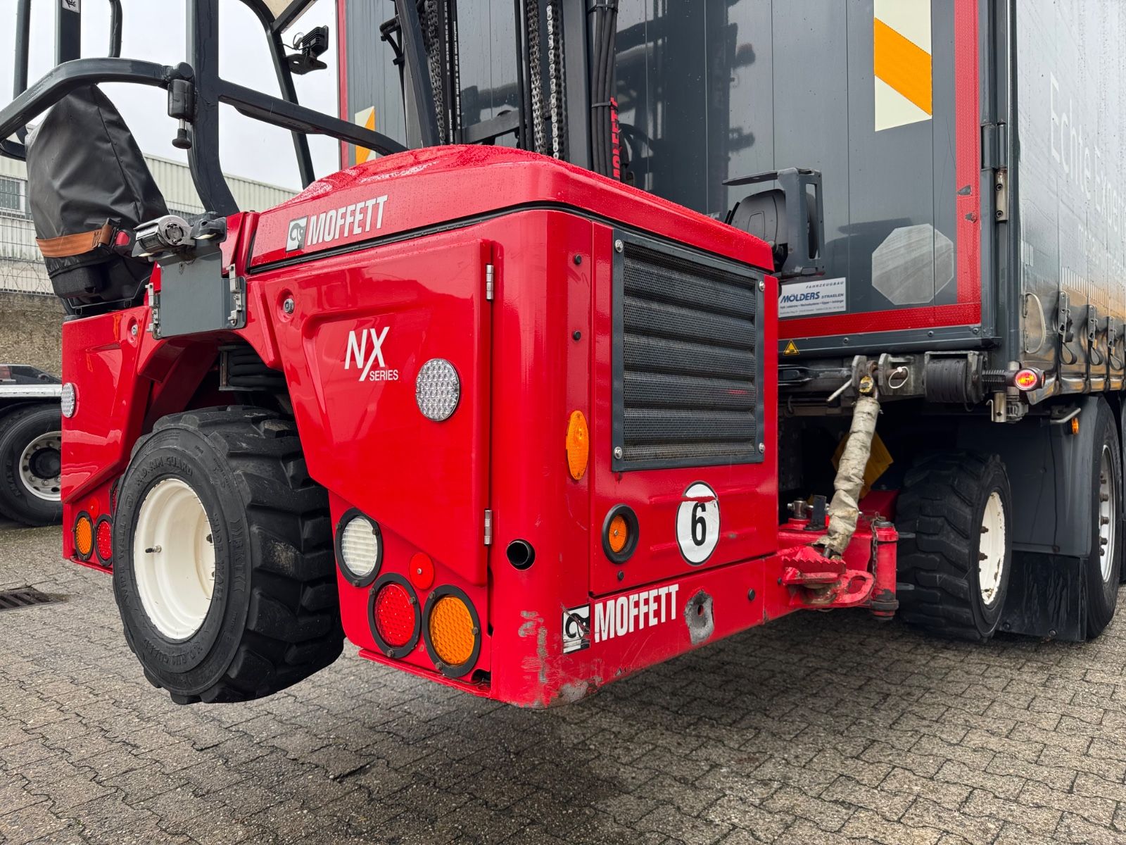Fahrzeugabbildung MAN 26.470 XXL TGX  Mitnahmestapler Moffett M4 NX
