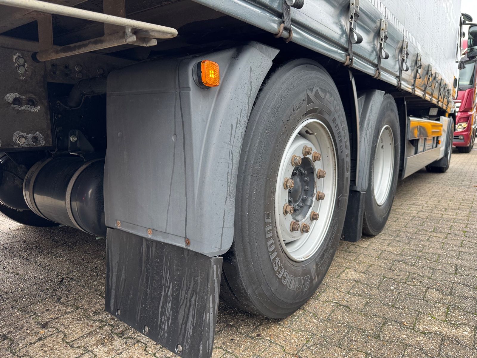 Fahrzeugabbildung MAN 26.470 XXL TGX  Mitnahmestapler Moffett M4 NX