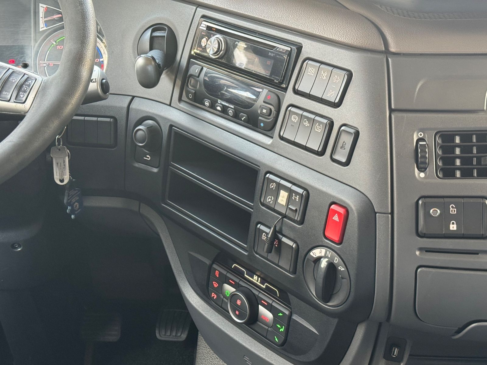 Fahrzeugabbildung DAF XF480  6x2 Kühlkoffer Thermoking LBW TOP