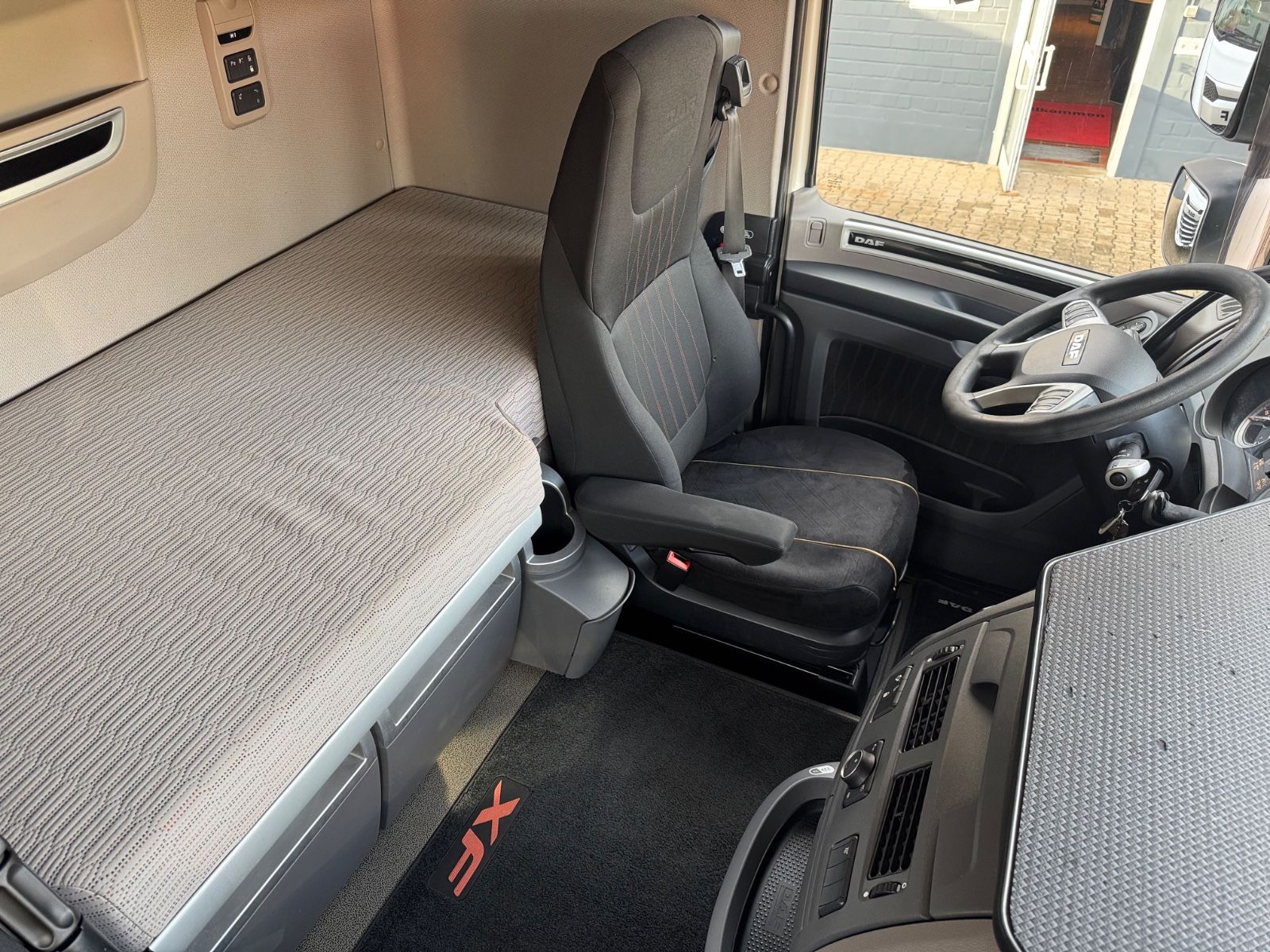 Fahrzeugabbildung DAF XF480  6x2 Kühlkoffer Thermoking LBW TOP