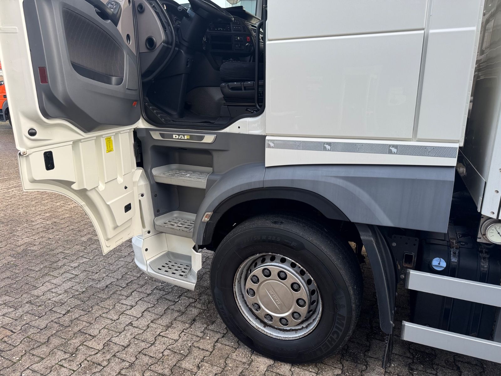 Fahrzeugabbildung DAF XF480  6x2 Kühlkoffer Thermoking LBW TOP
